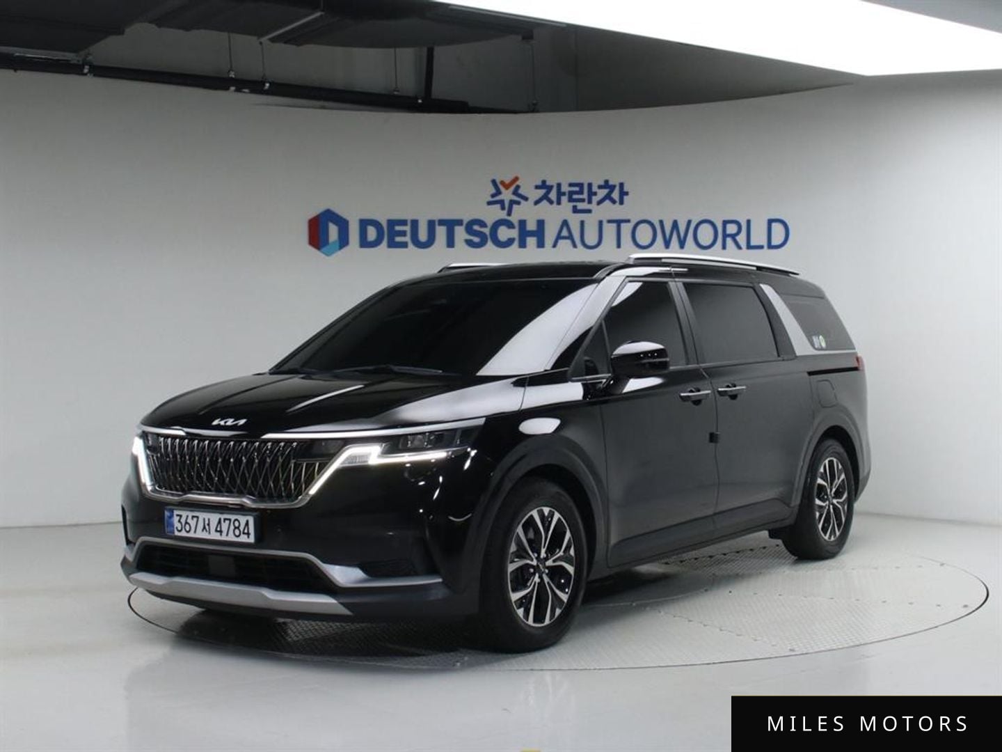 Kia Carnival 2023 — фото 1 из 12