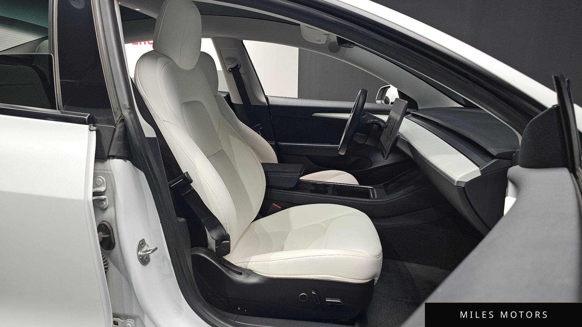 Tesla Model 3 2021 — миниатюра 12