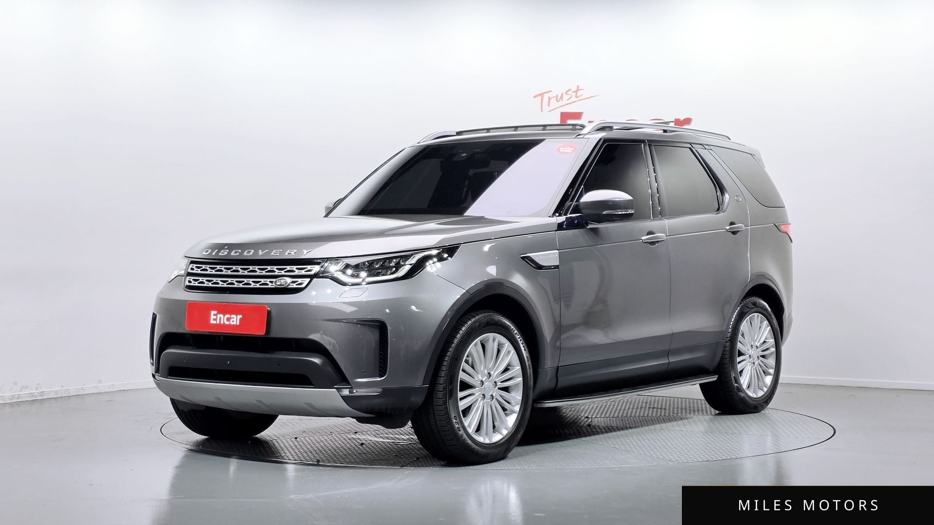 Land Rover Discovery 2018 — фото 1 из 12