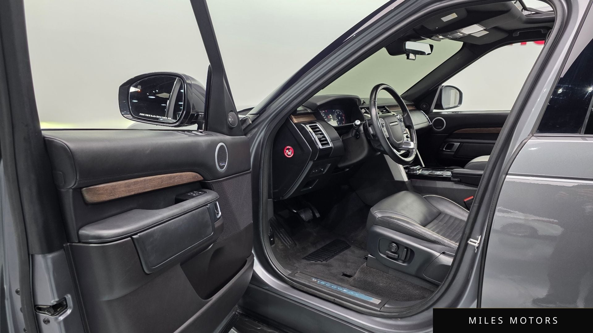 Land Rover Discovery 2018 — миниатюра 10