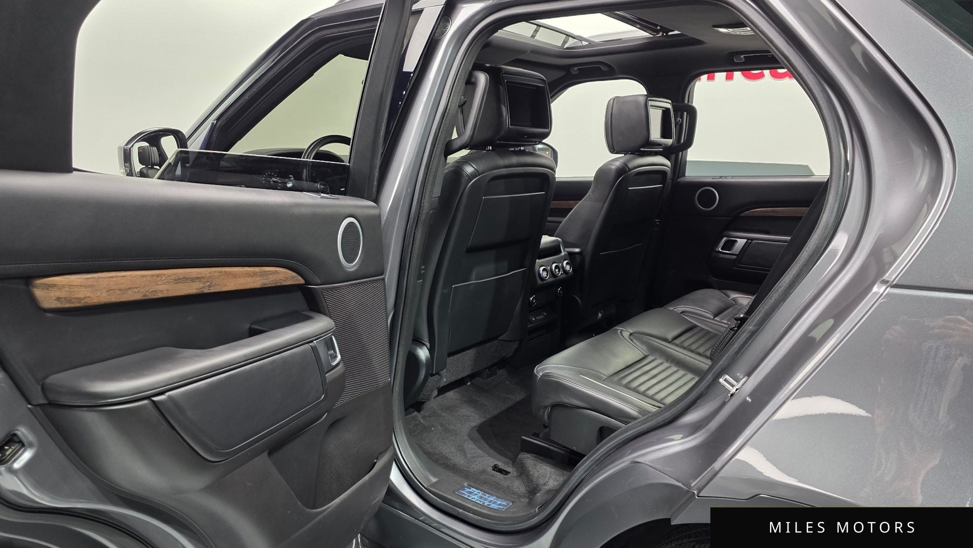 Land Rover Discovery 2018 — миниатюра 11