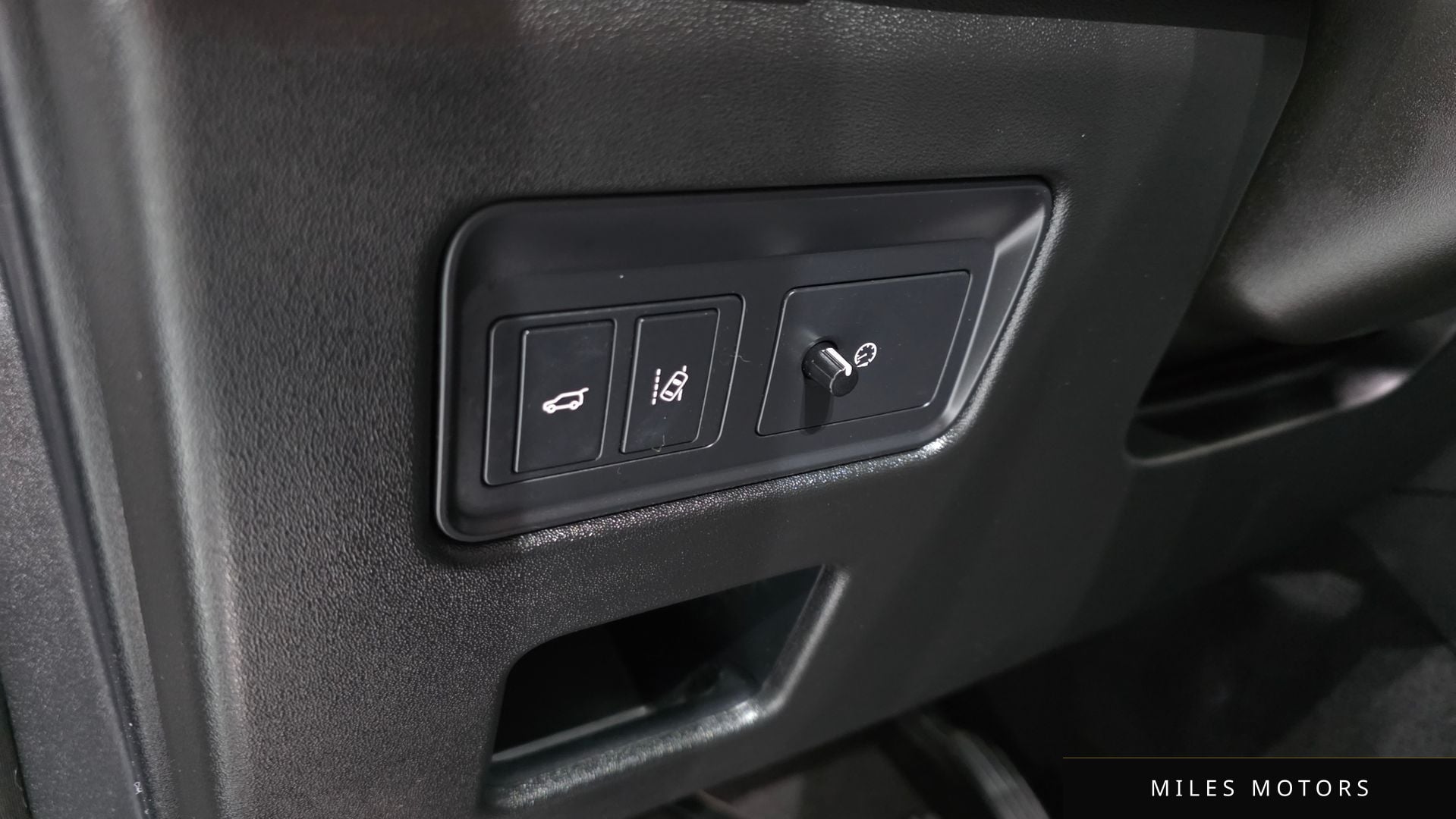 Land Rover Discovery 2018 — миниатюра 12