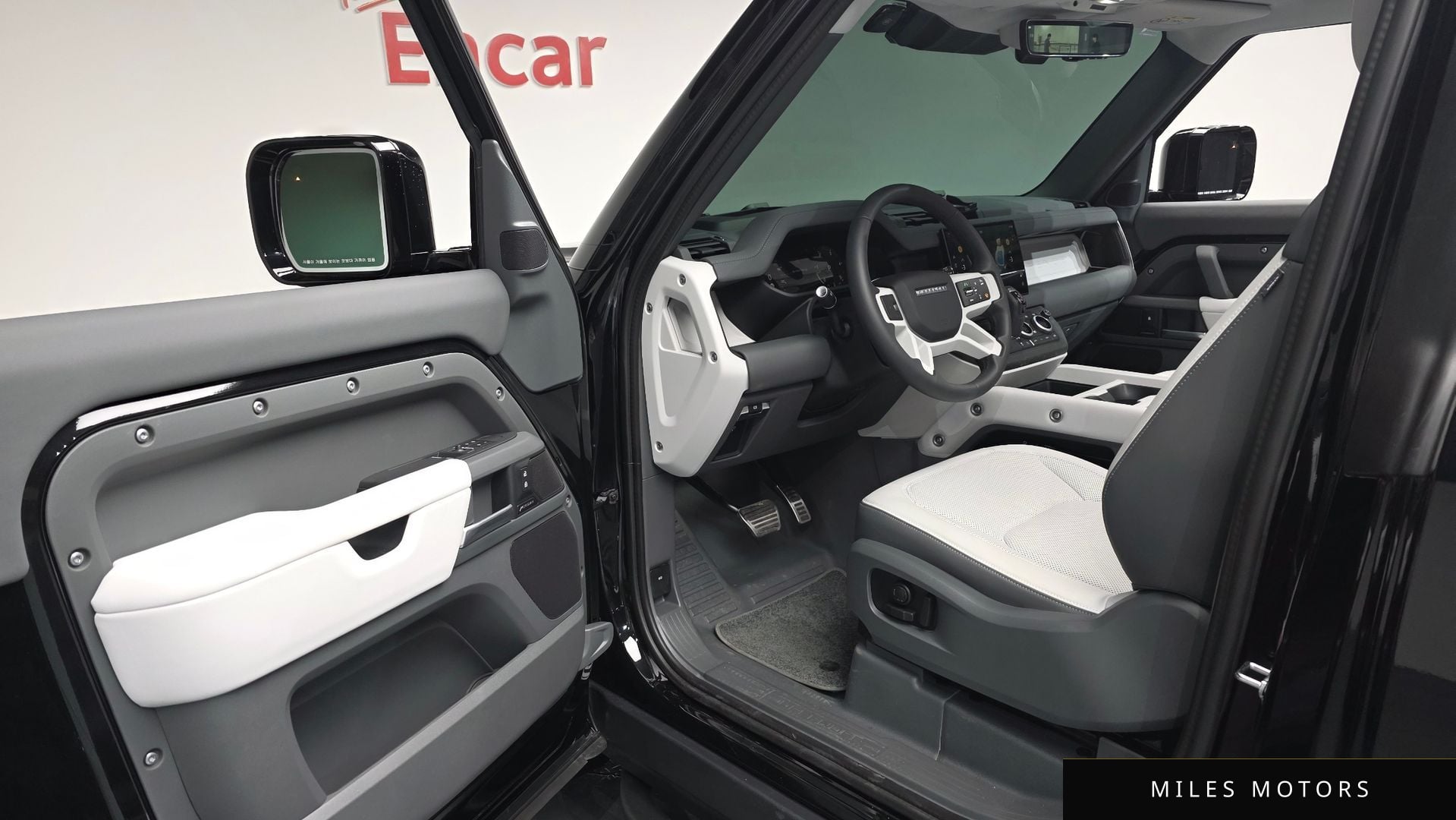 Land Rover Defender 2025 — миниатюра 12