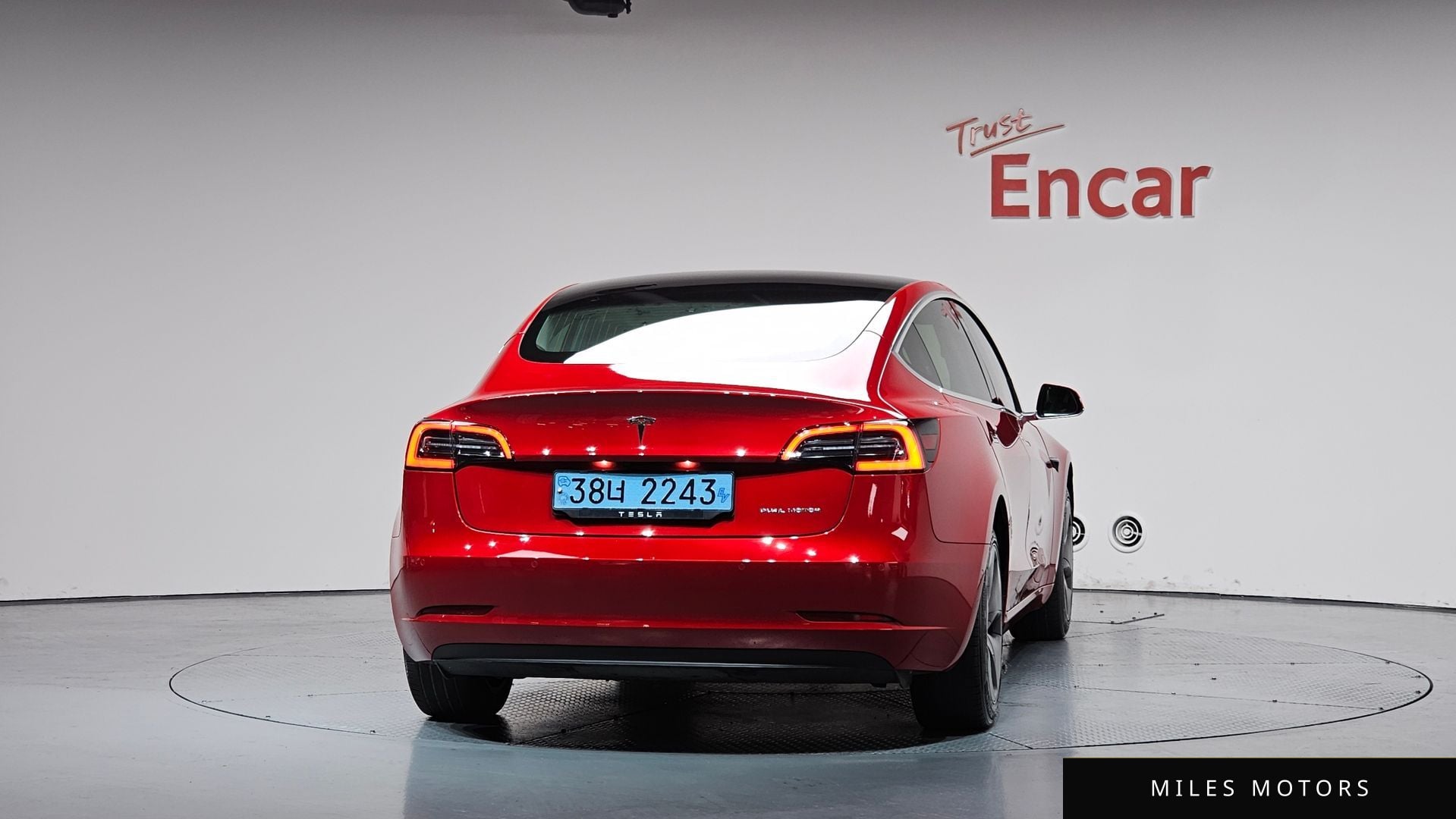 Tesla Model 3 2020 — миниатюра 4