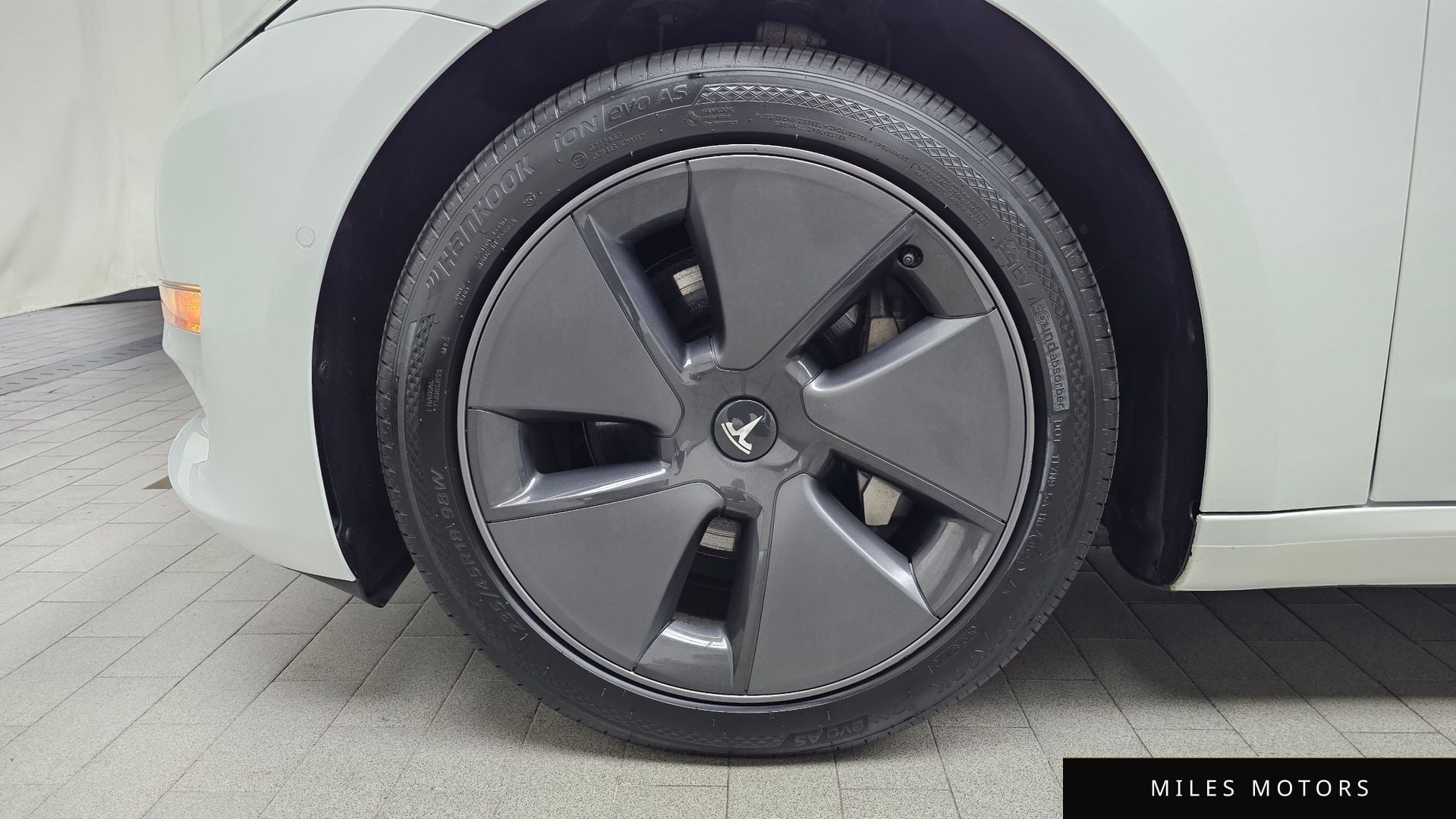 Tesla Model 3 2021 — миниатюра 5