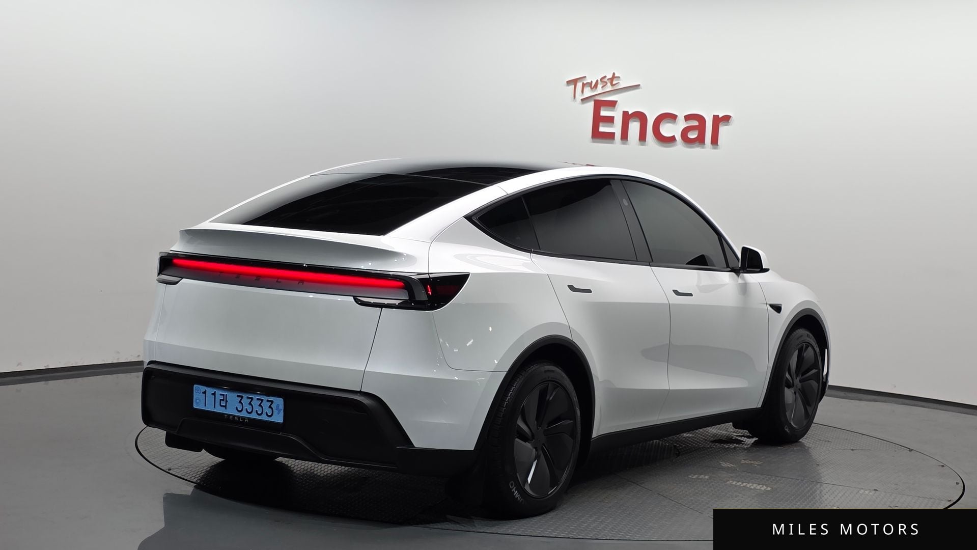 Tesla Model Y 2025 — фото 1 из 12