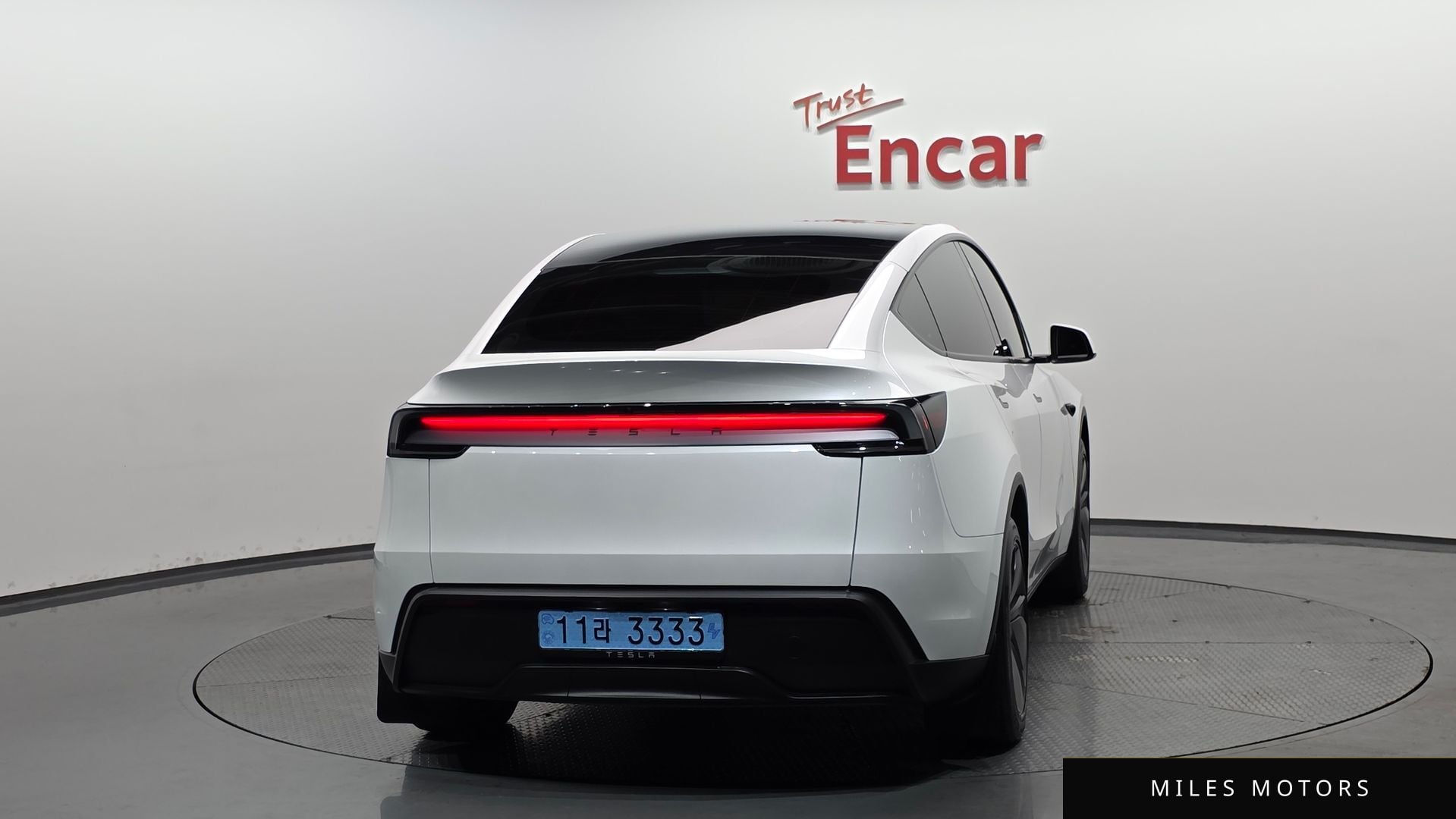 Tesla Model Y 2025 — миниатюра 3