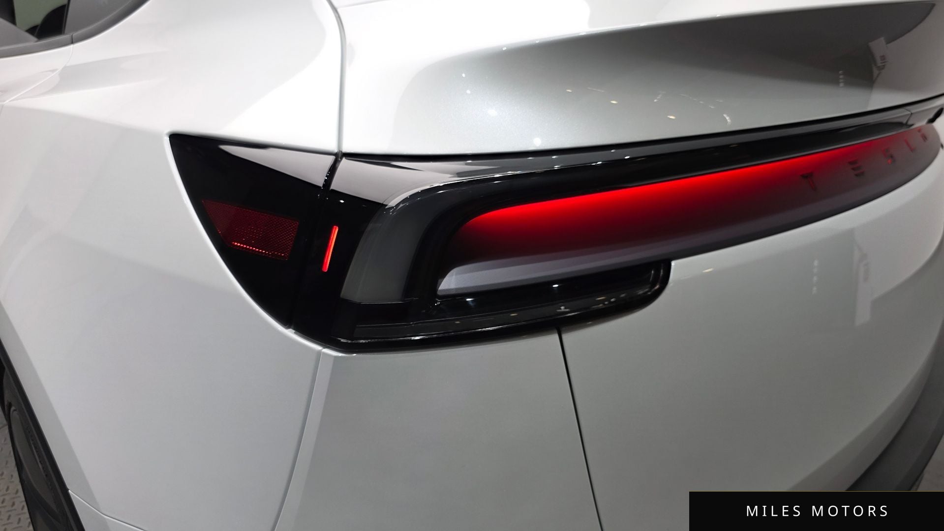 Tesla Model Y 2025 — миниатюра 8