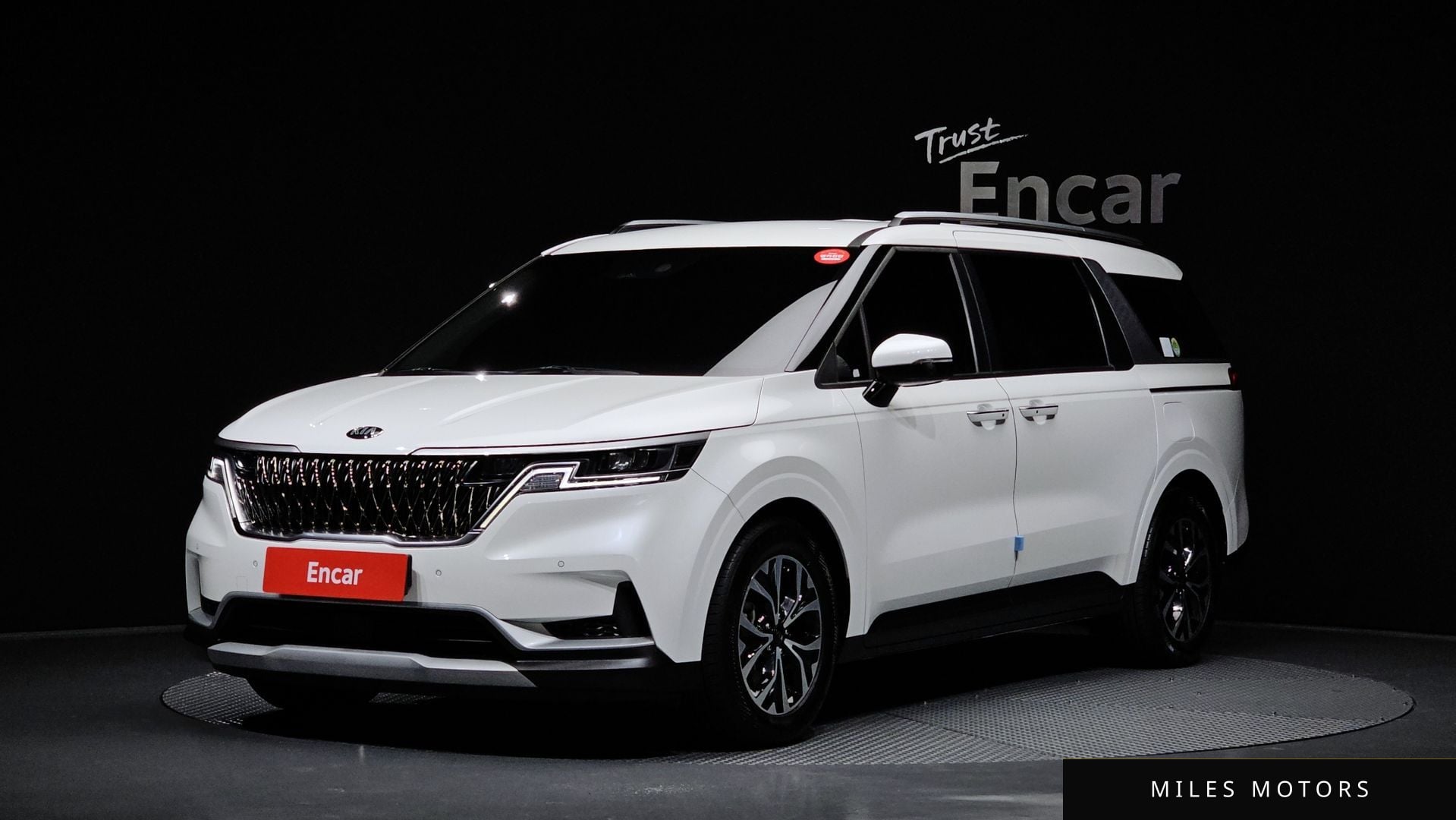 Kia Carnival 2021 — фото 1 из 12