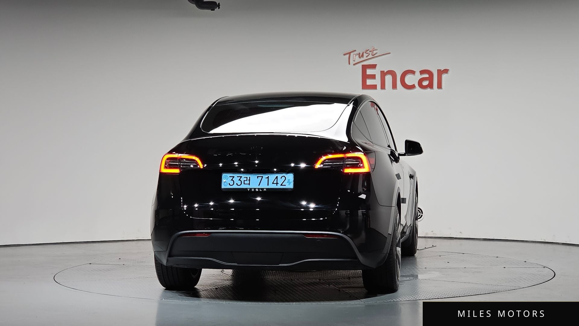 Tesla Model Y 2024 — миниатюра 3