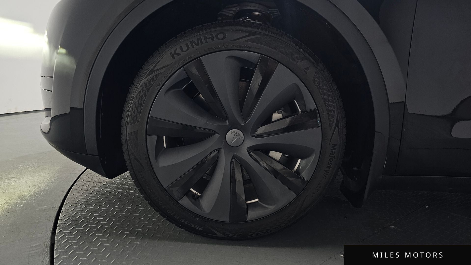 Tesla Model Y 2024 — миниатюра 4
