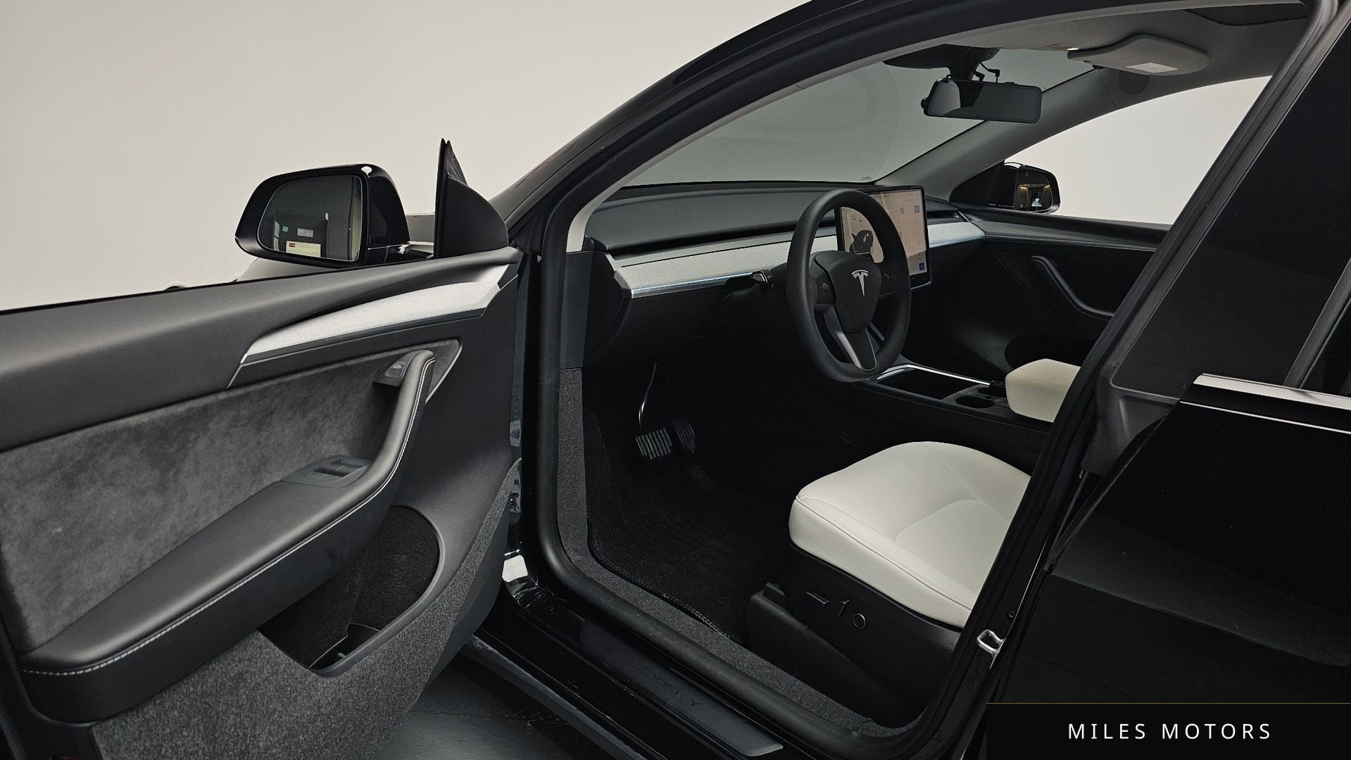 Tesla Model Y 2024 — миниатюра 12