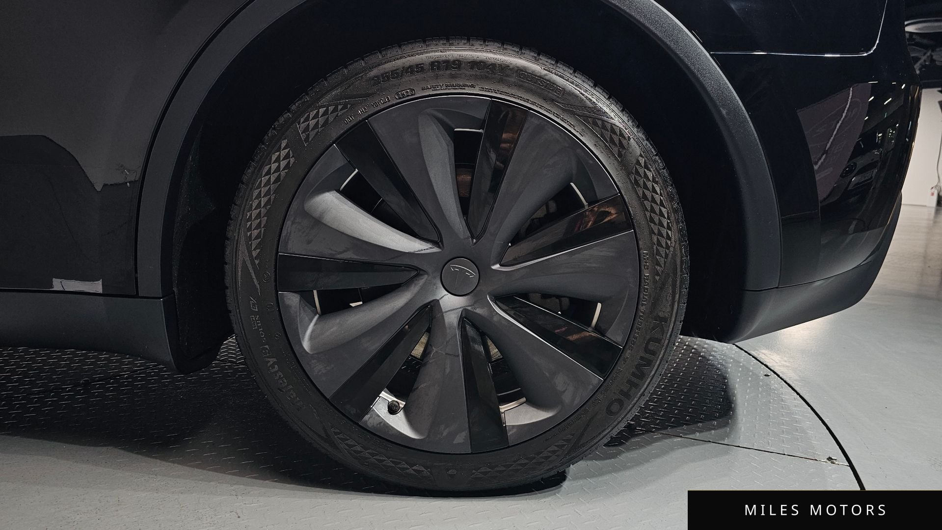 Tesla Model Y 2024 — миниатюра 6