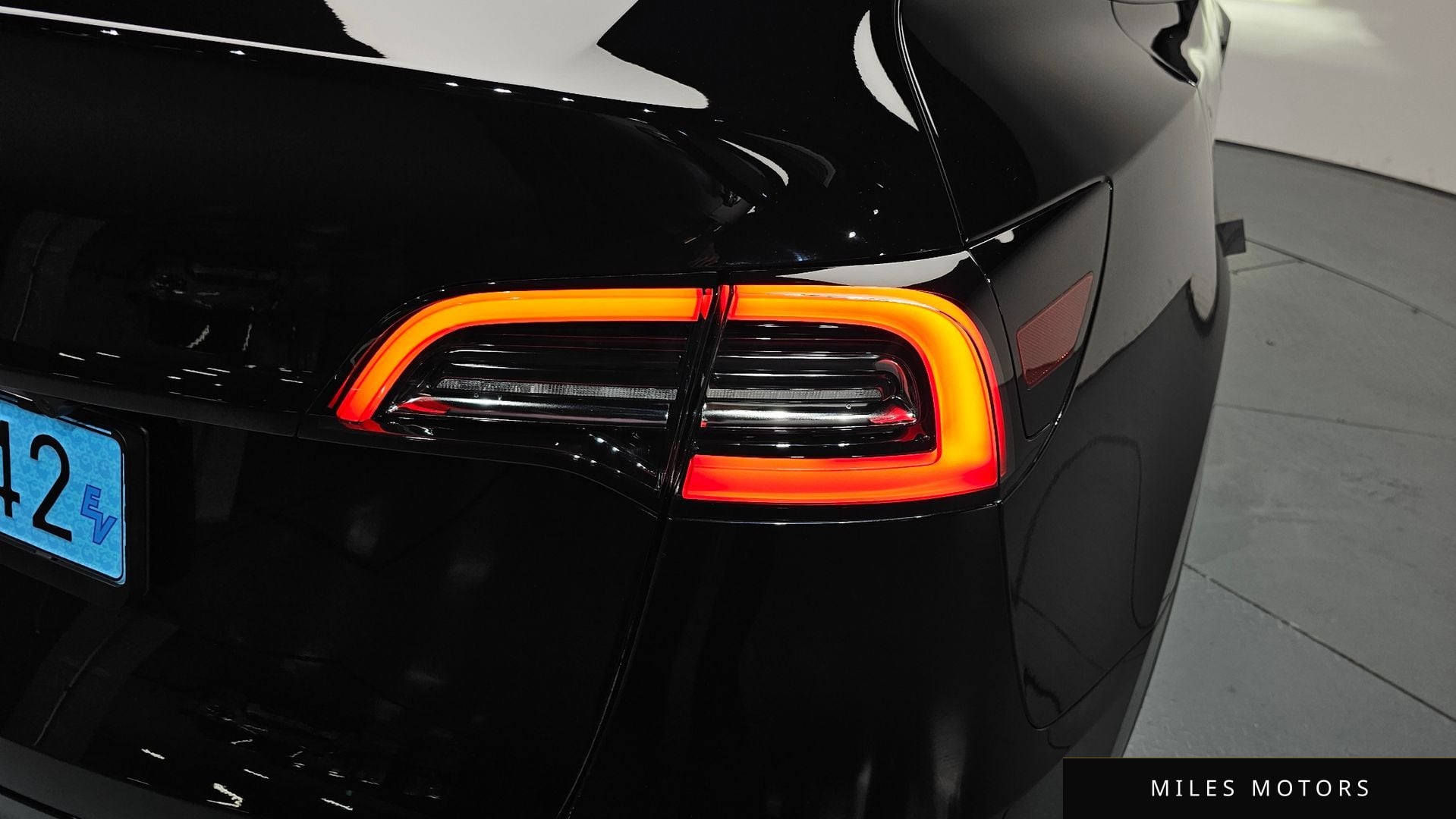 Tesla Model Y 2024 — миниатюра 8