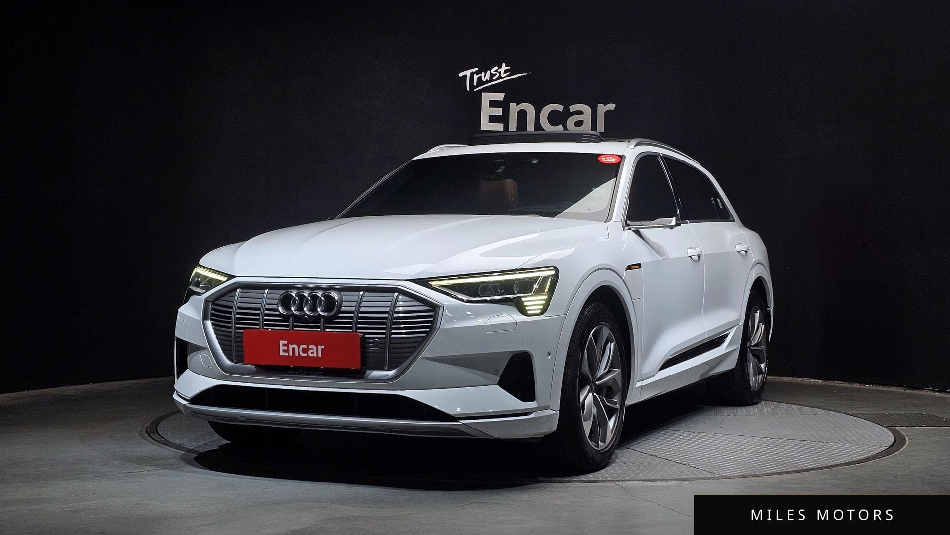 Audi e-tron 2022 — фото 1 из 12
