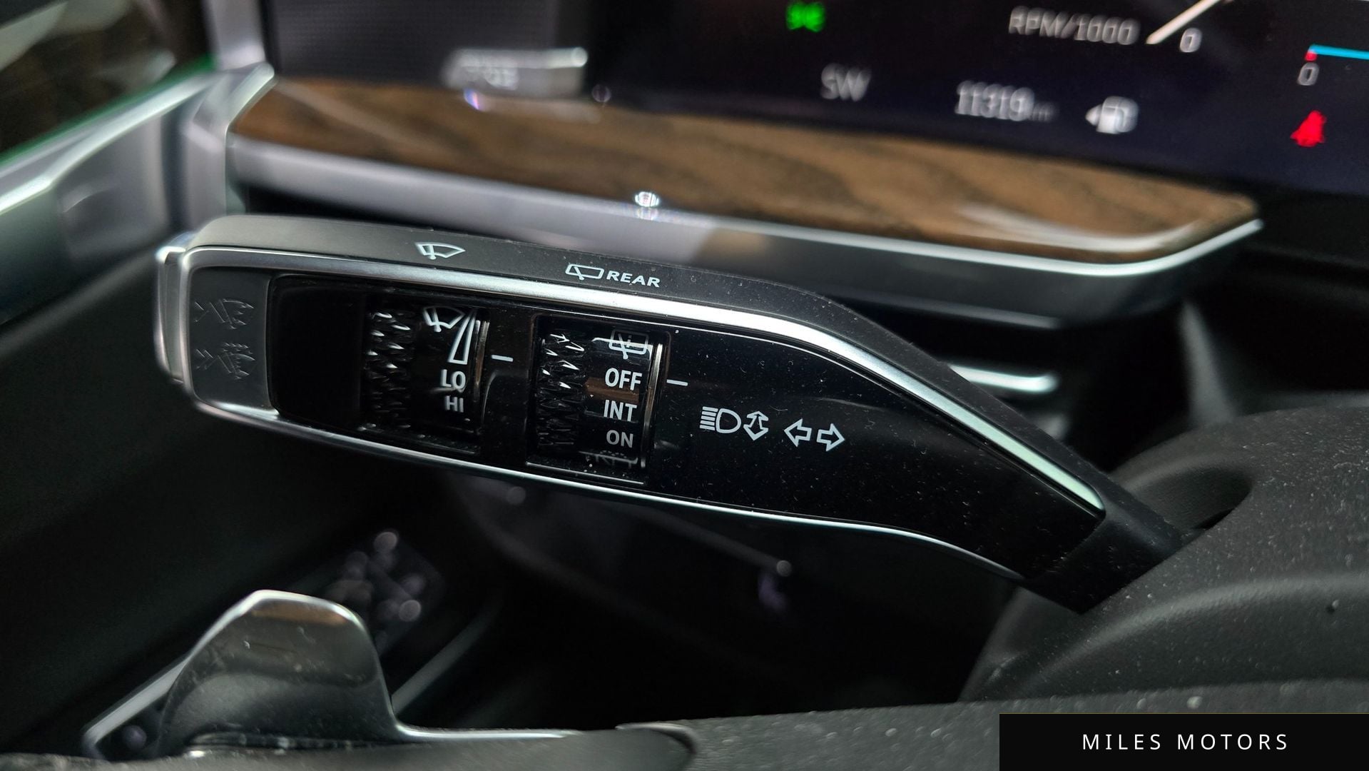 Cadillac Escalade 2025 — миниатюра 12