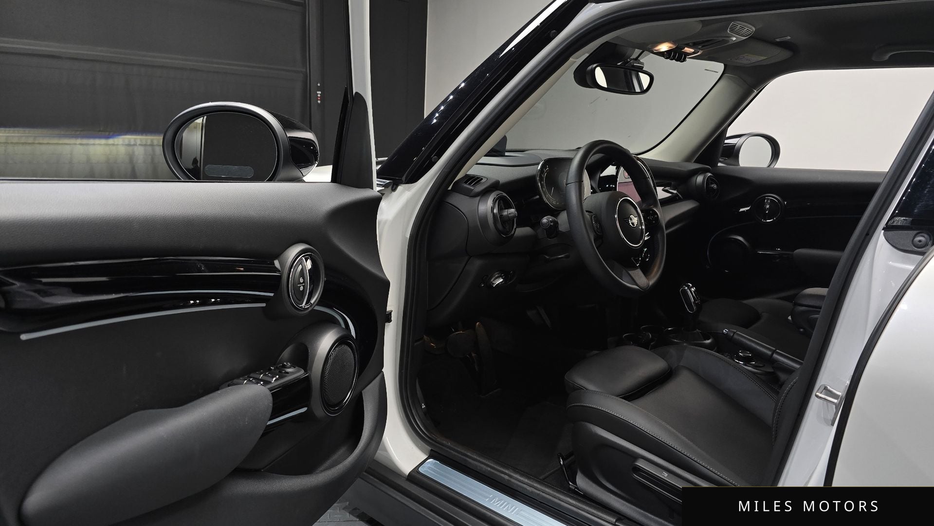 MINI Cooper 2023 — миниатюра 10