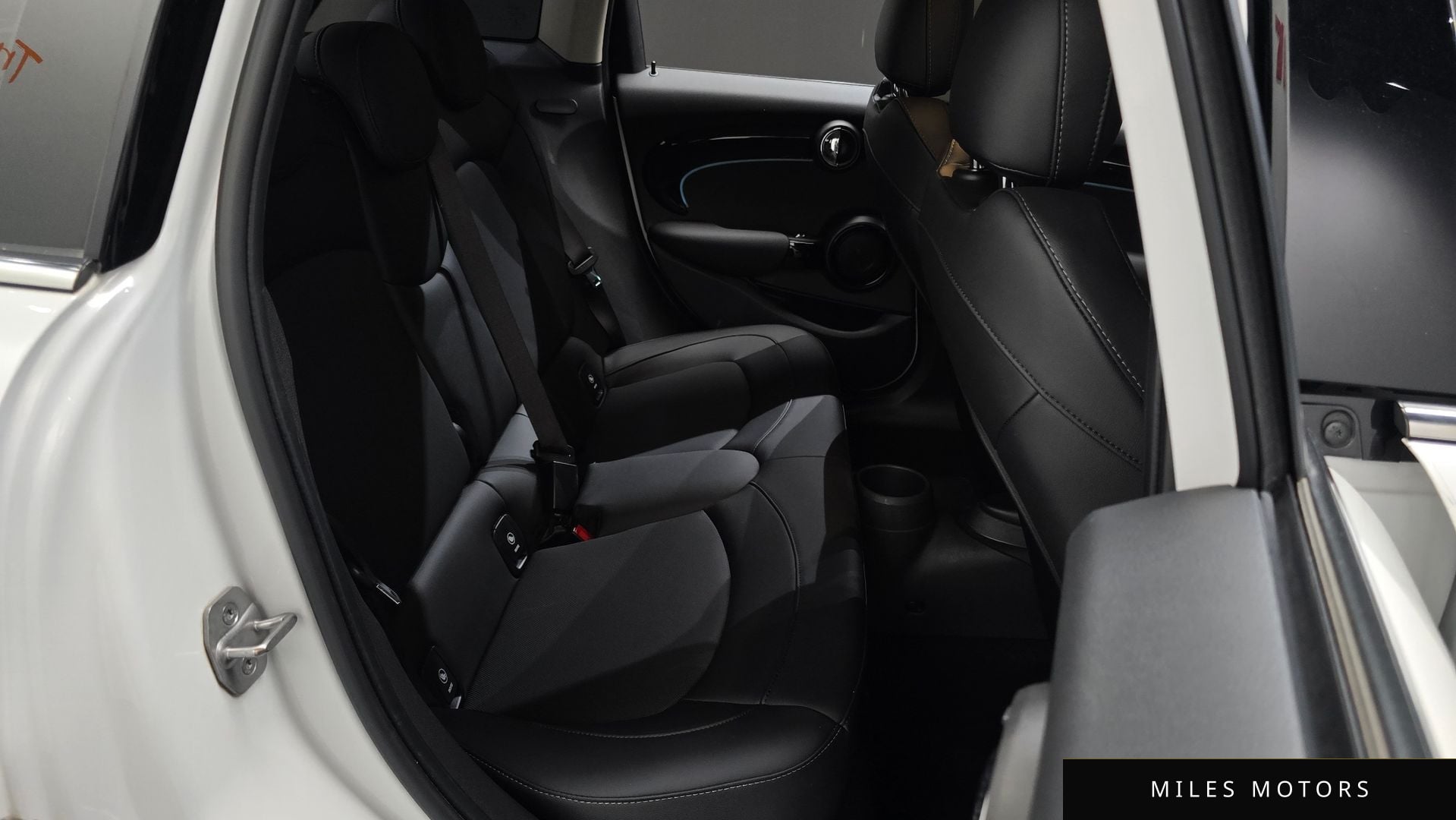 MINI Cooper 2023 — миниатюра 11