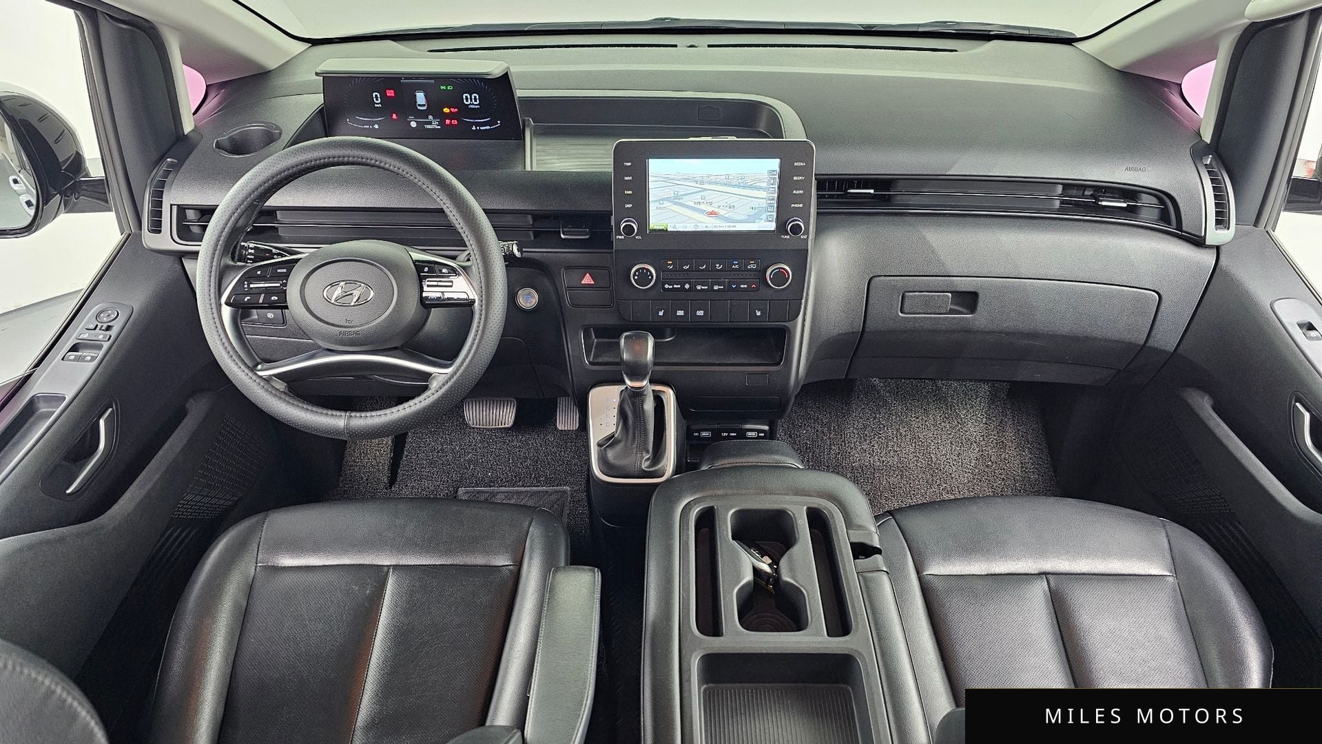 Hyundai Staria 2022 — миниатюра 10