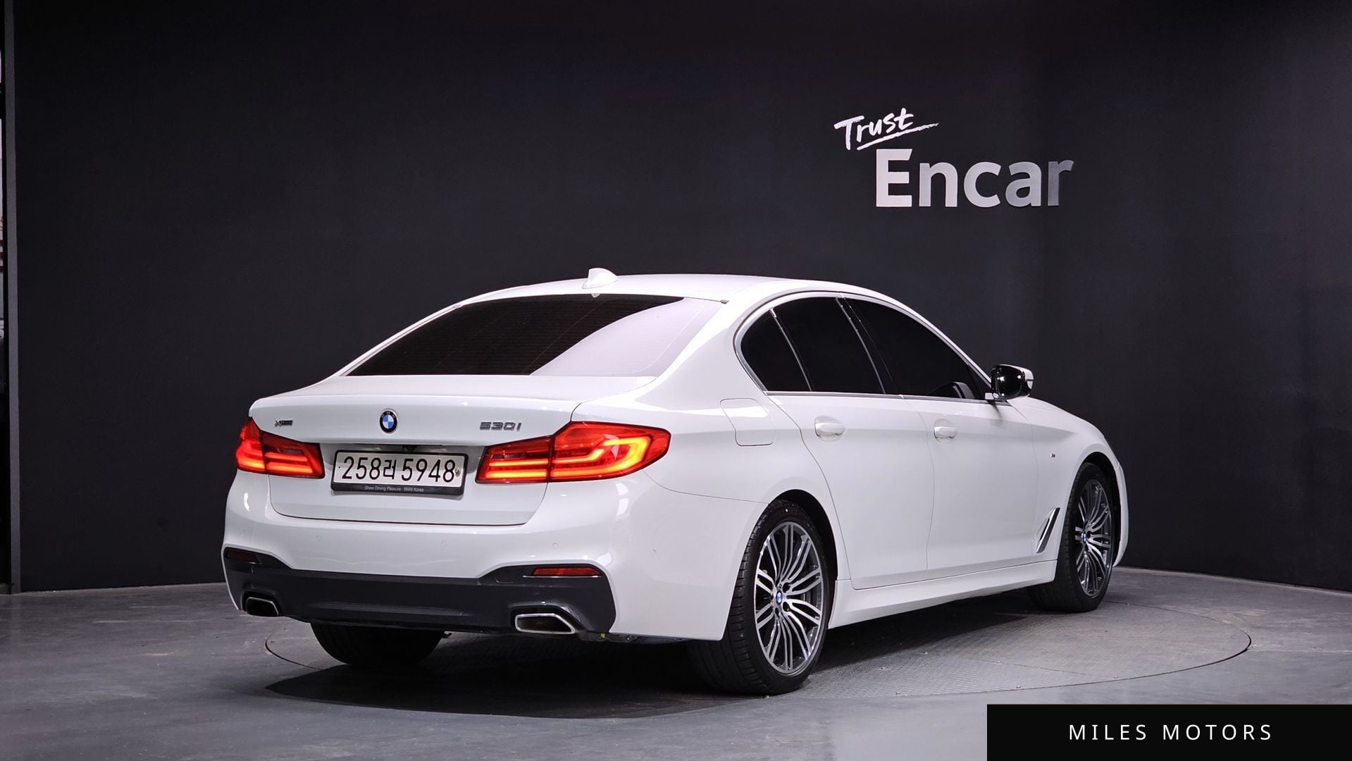BMW 5 Series (G30) 2020 — фото 1 из 12