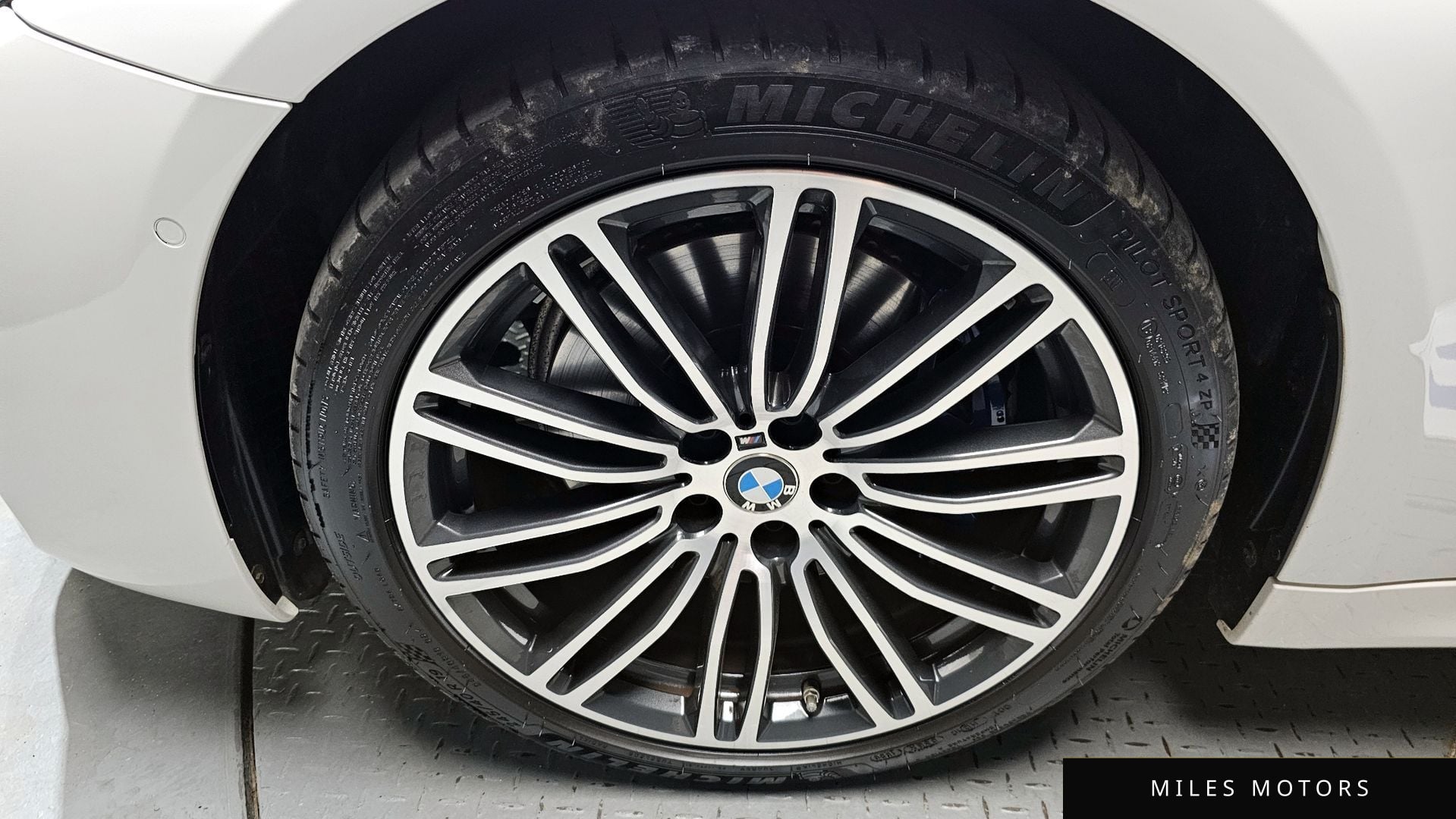 BMW 5 Series (G30) 2020 — миниатюра 4
