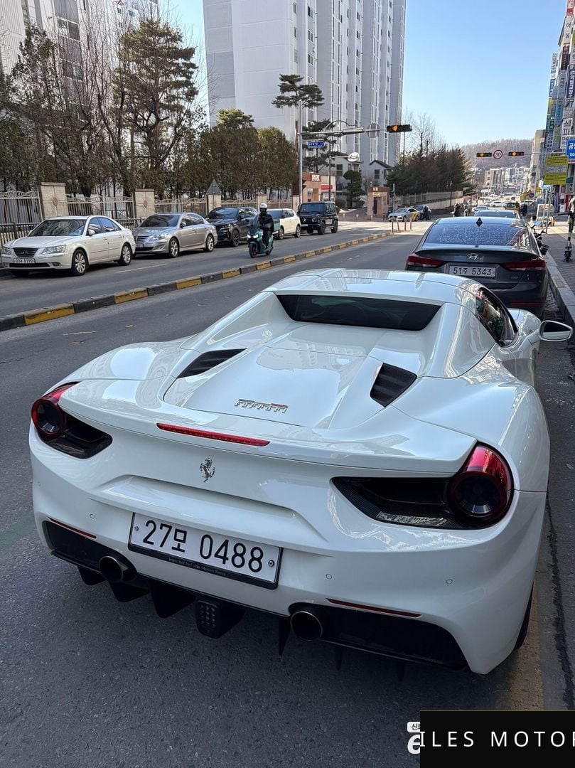 Ferrari 488 2016 — фото 1 из 12