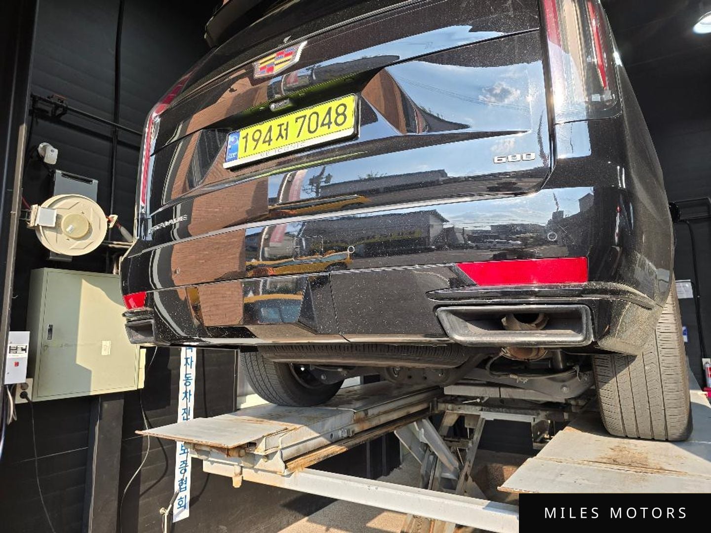 Cadillac Escalade 2023 — миниатюра 2