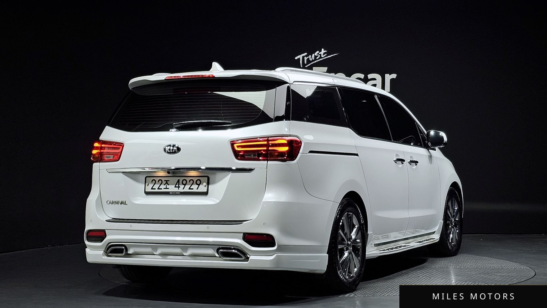 Kia Canival 2019 — фото 1 из 12