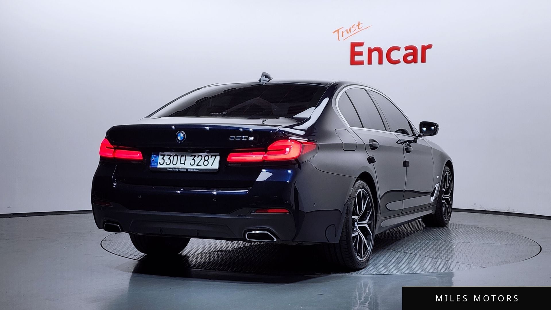 BMW 5 Series (G30) 2021 — миниатюра 2