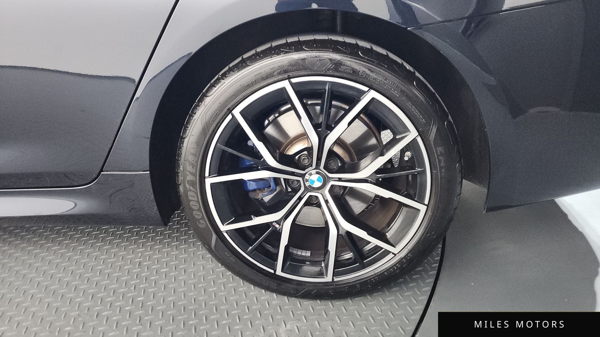 BMW 5 Series (G30) 2021 — миниатюра 7