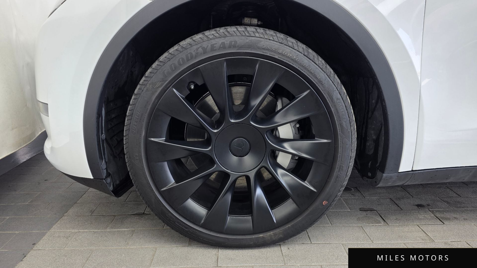 Tesla Model Y 2023 — миниатюра 5