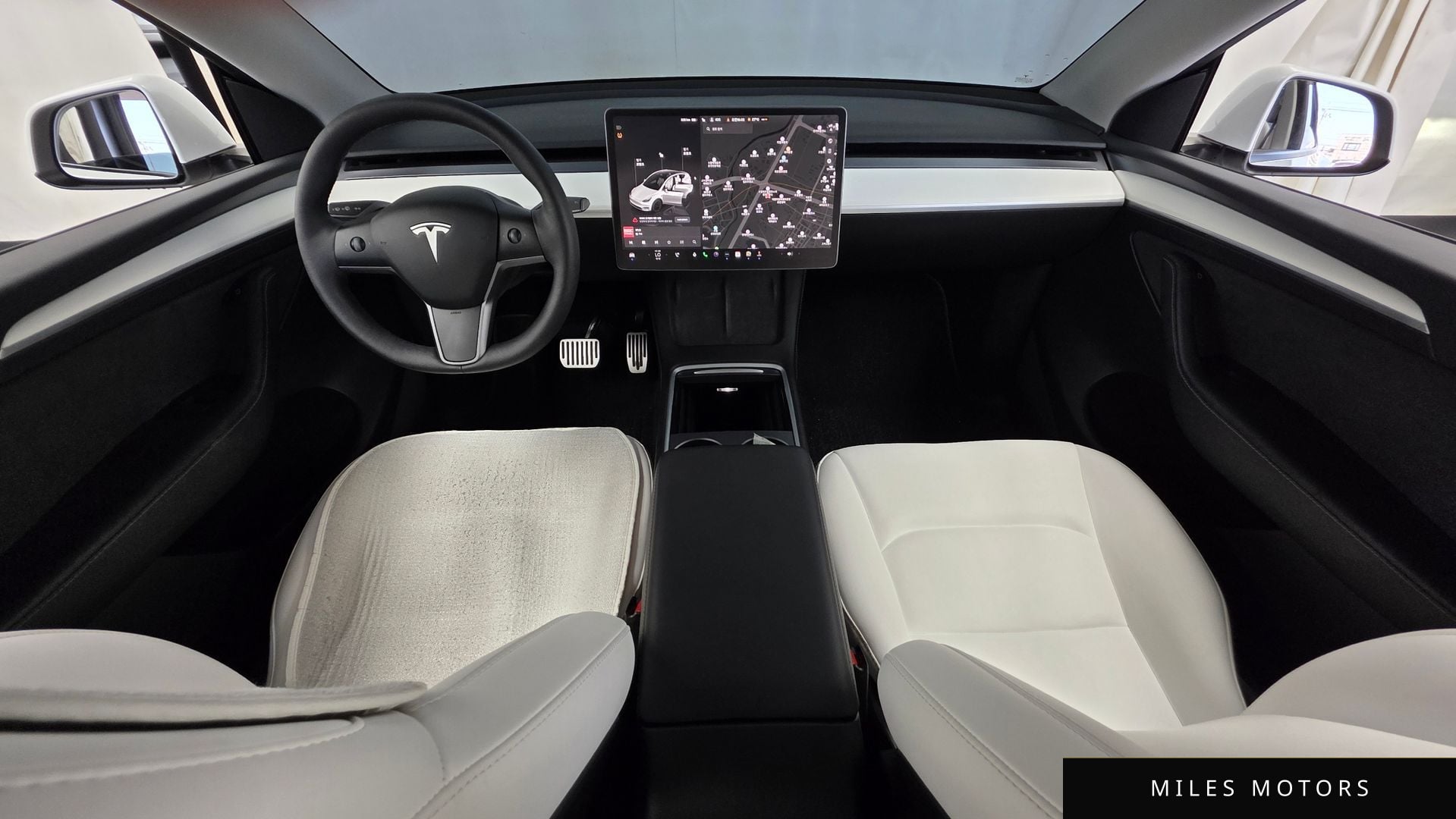 Tesla Model Y 2023 — миниатюра 10