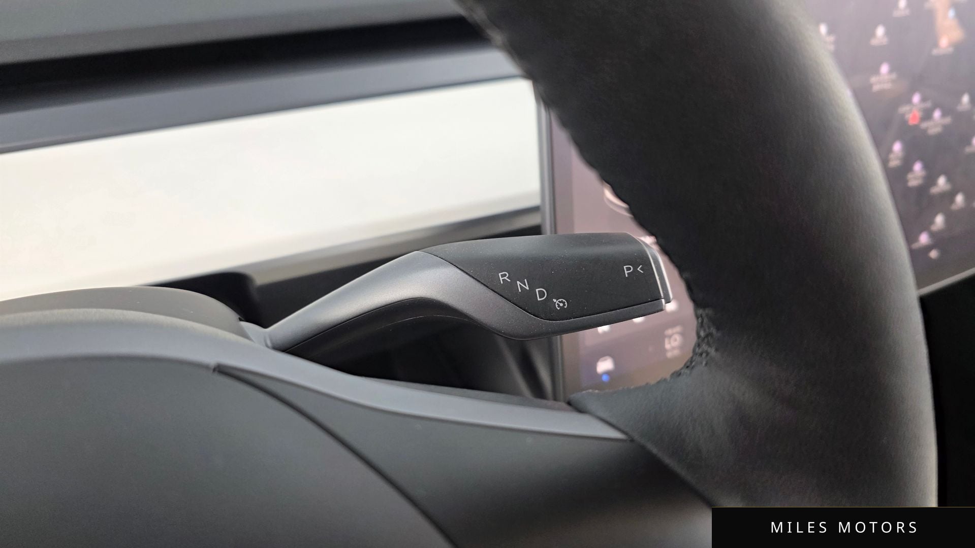 Tesla Model Y 2023 — миниатюра 12