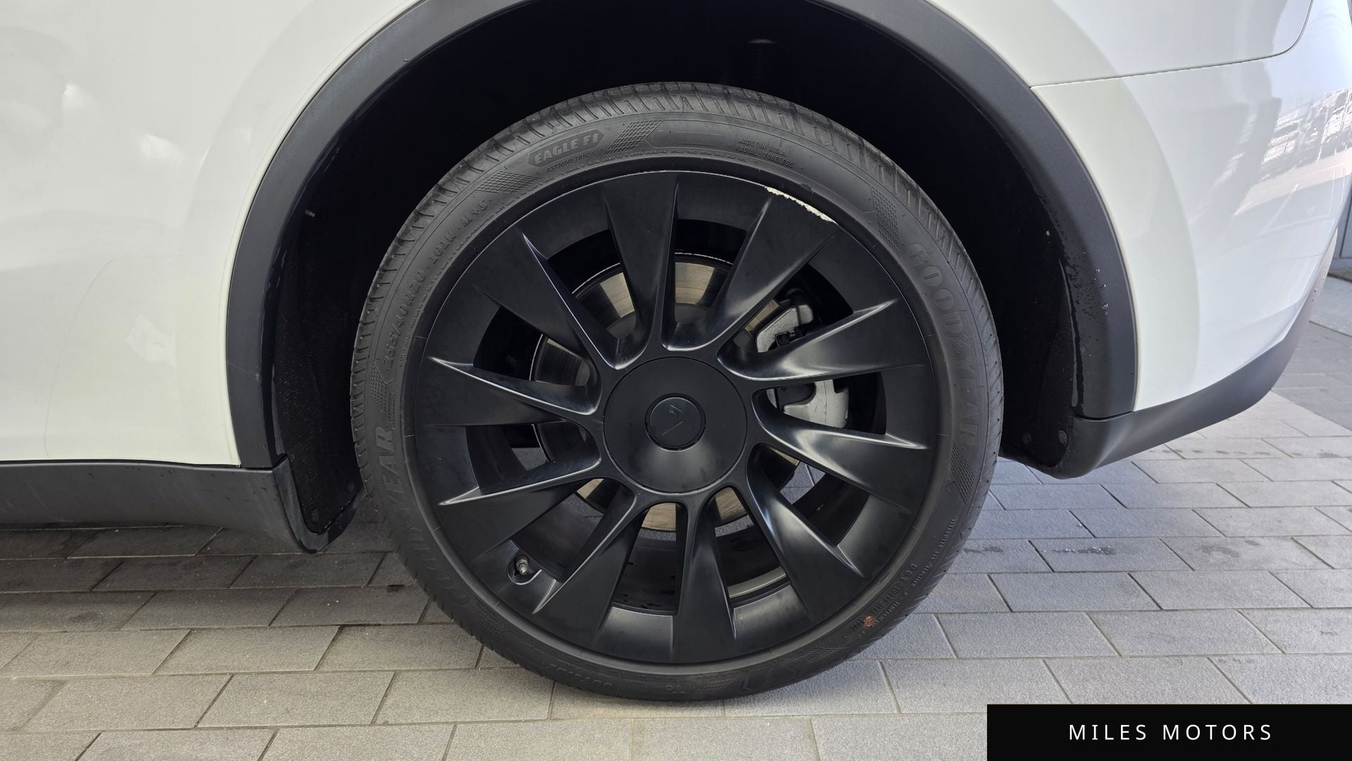 Tesla Model Y 2023 — миниатюра 7