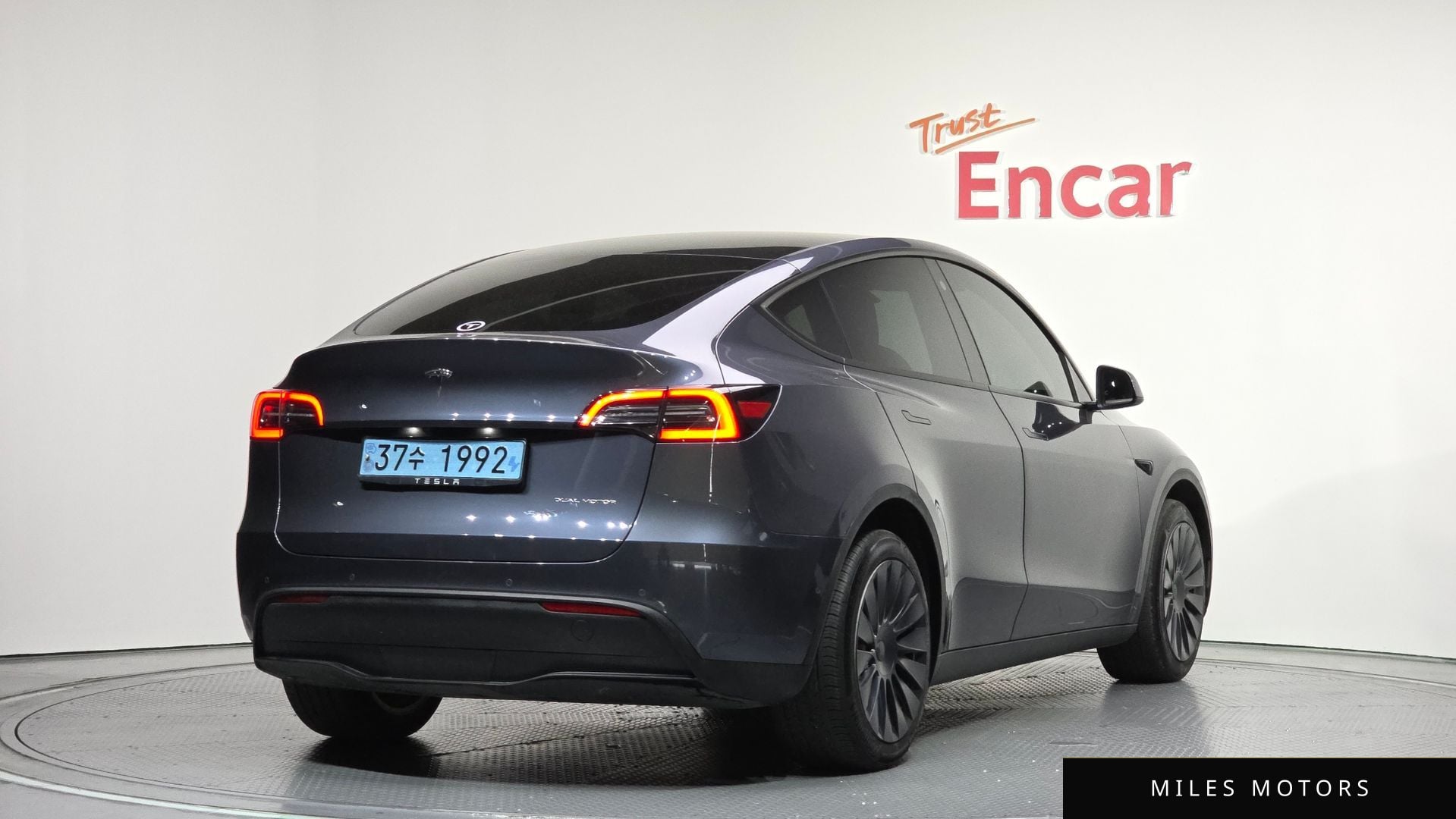 Tesla Model Y 2022 — миниатюра 2