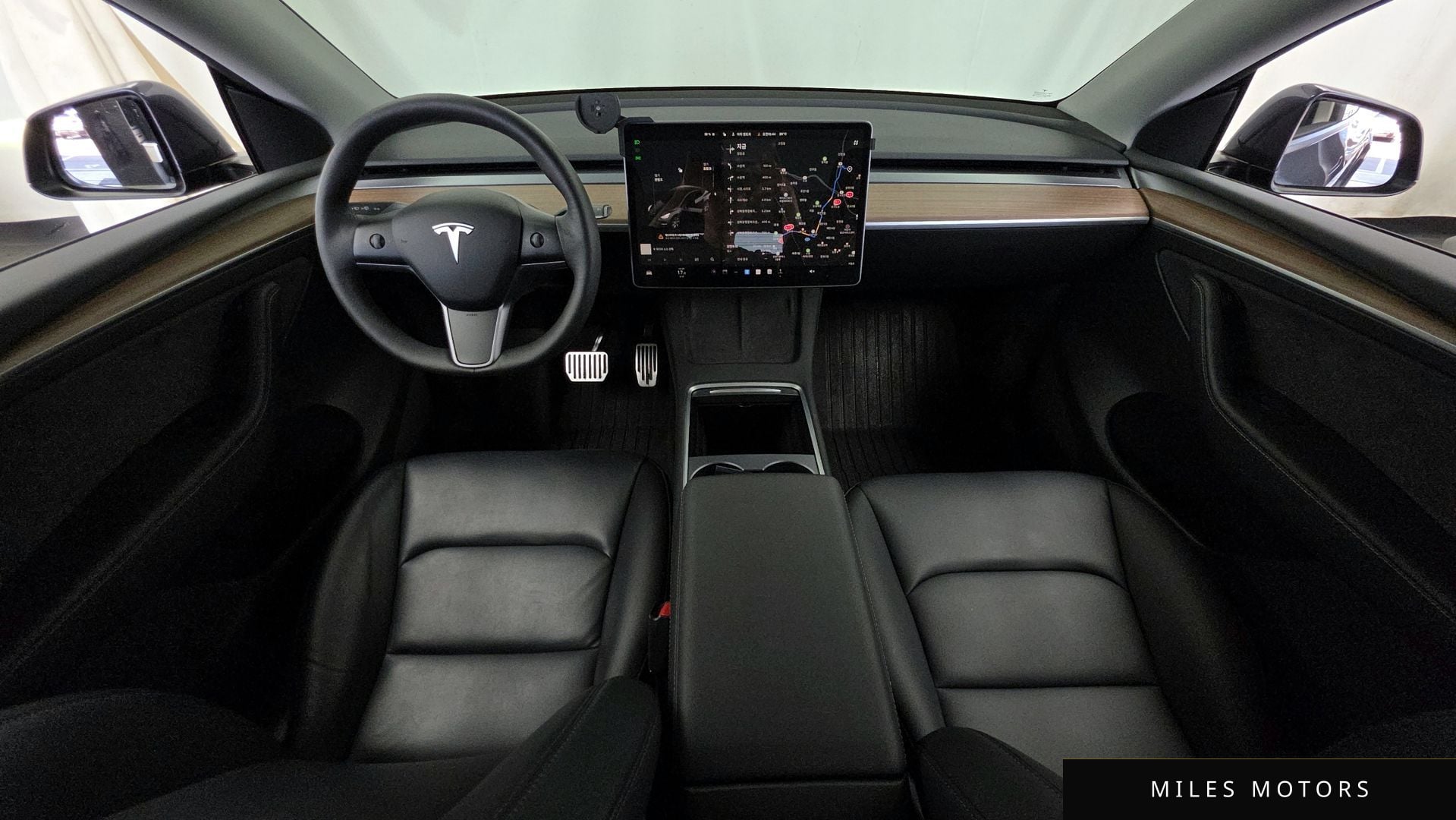 Tesla Model Y 2022 — миниатюра 10