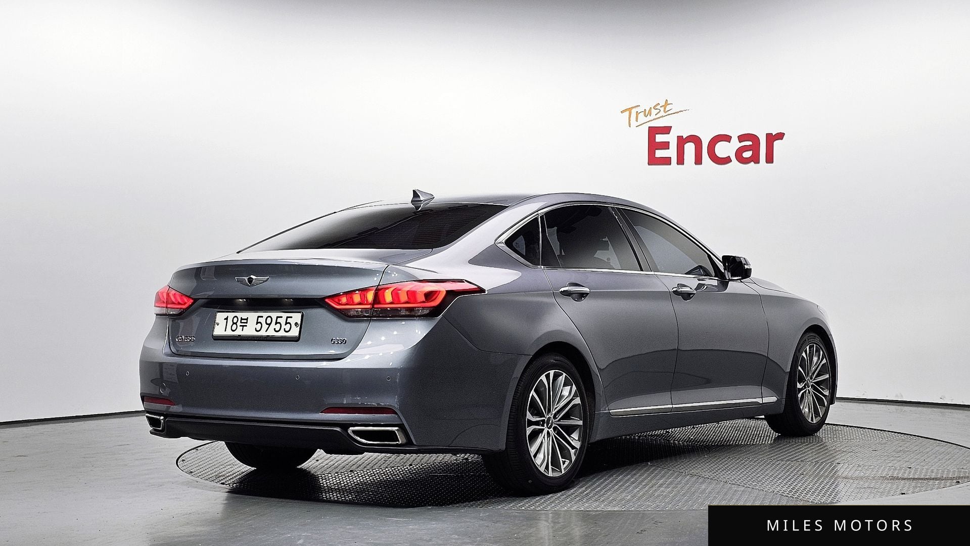 Hyundai Genesis 2015 — фото 1 из 12