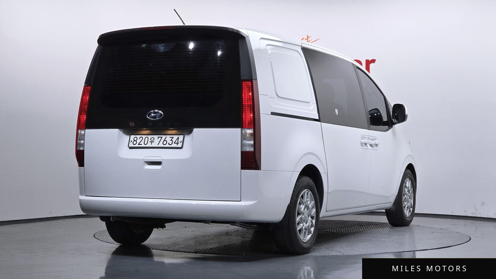 Hyundai Staria 2022 — миниатюра 2