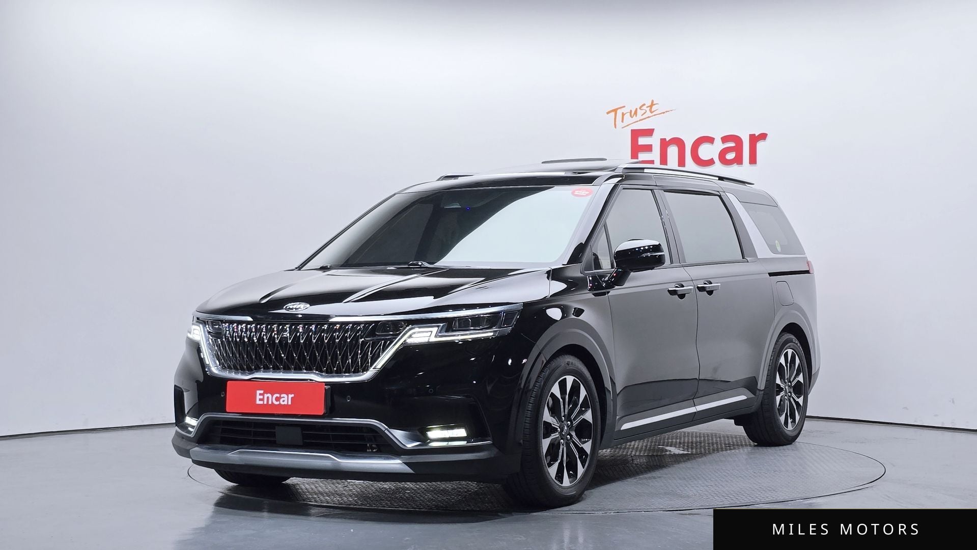 Kia Carnival 2021 — фото 1 из 12