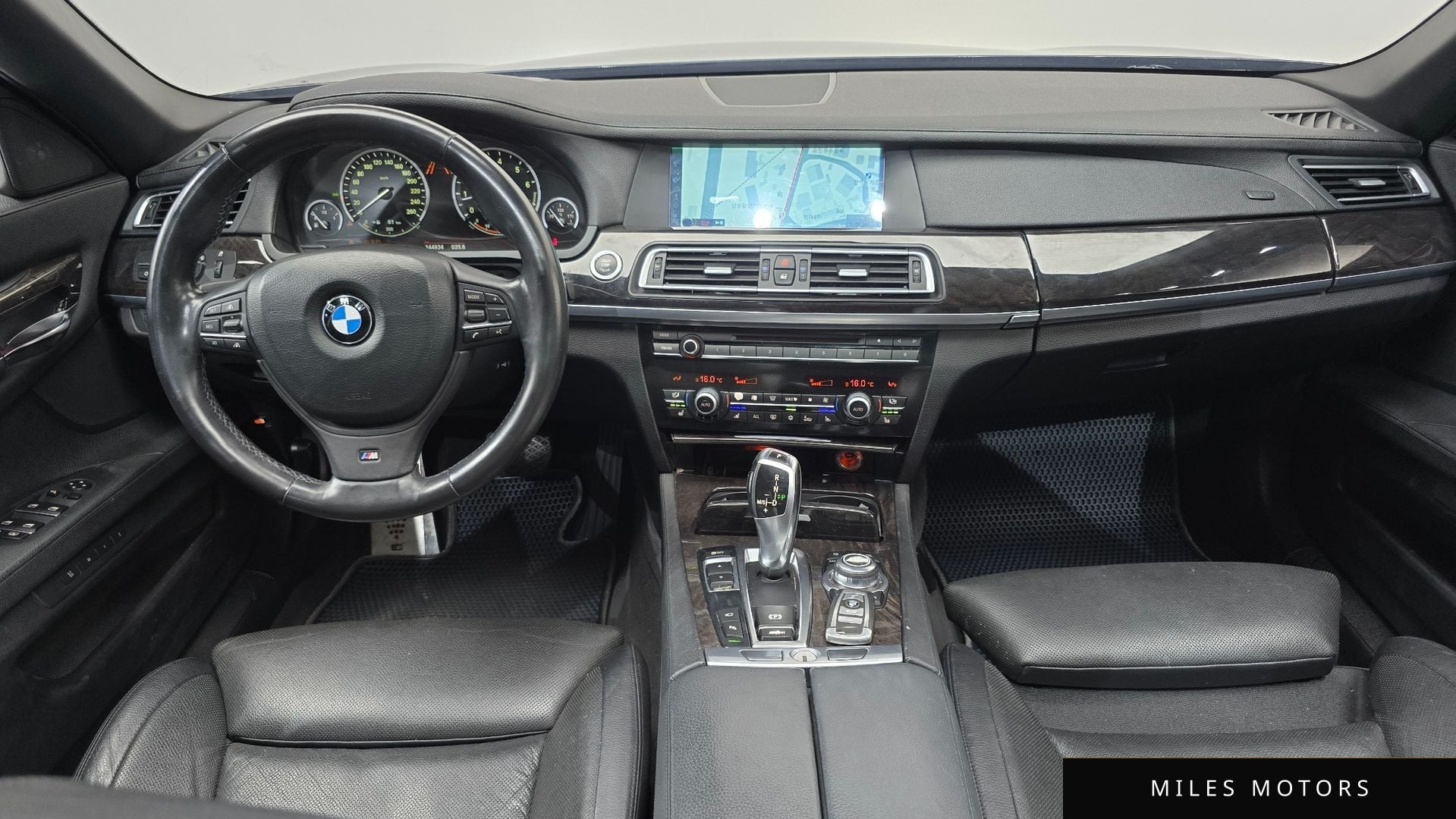 BMW 7 Series (F01) 2011 — миниатюра 7