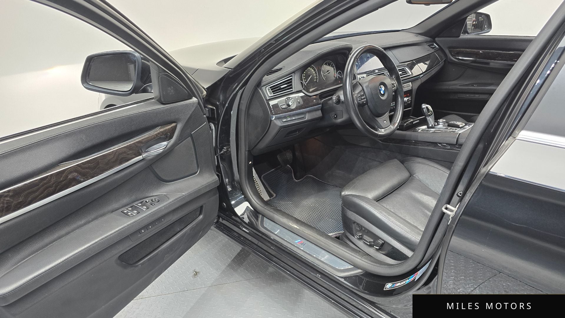 BMW 7 Series (F01) 2011 — миниатюра 10