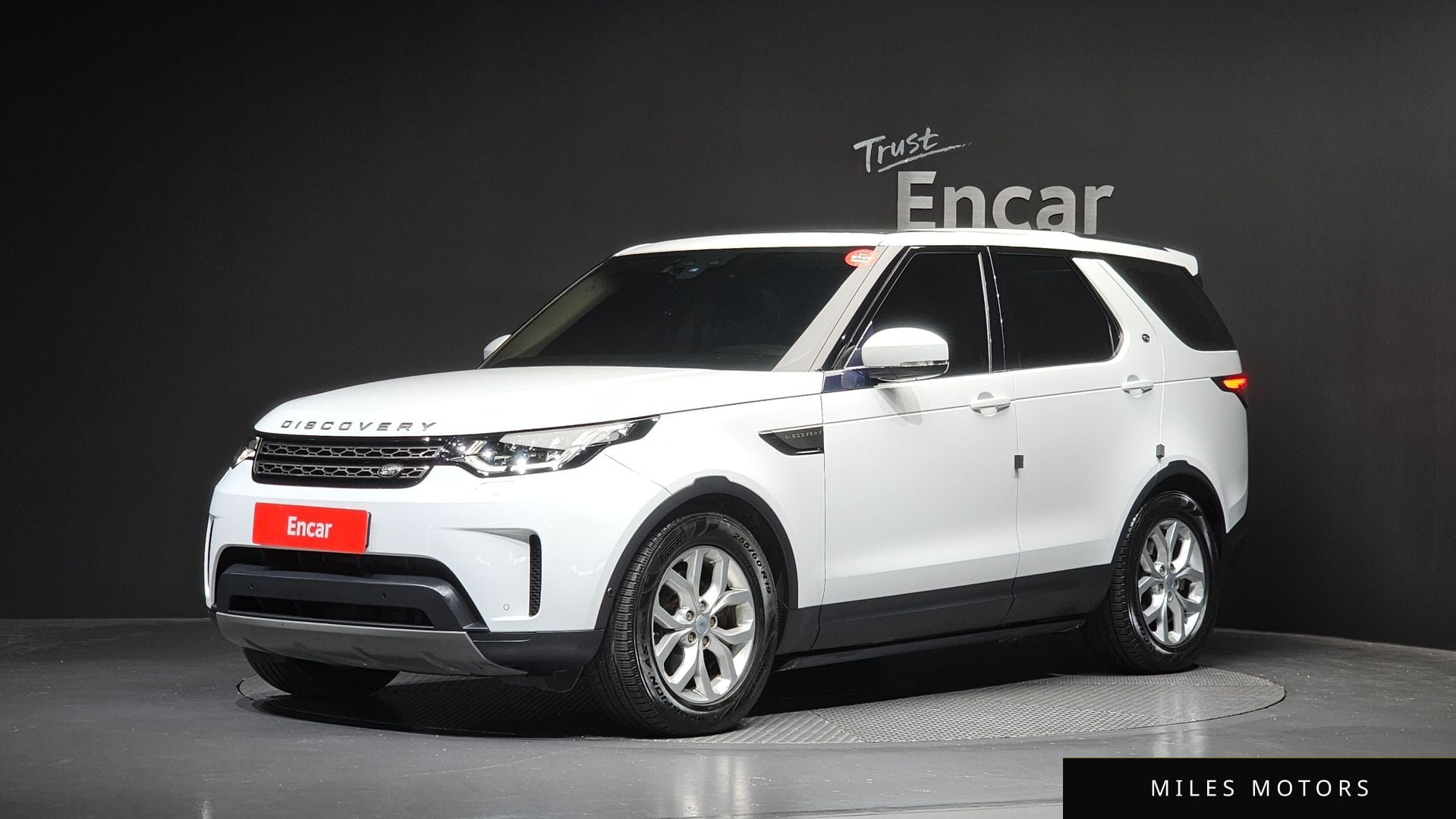 Land Rover Discovery 2020 — фото 1 из 12