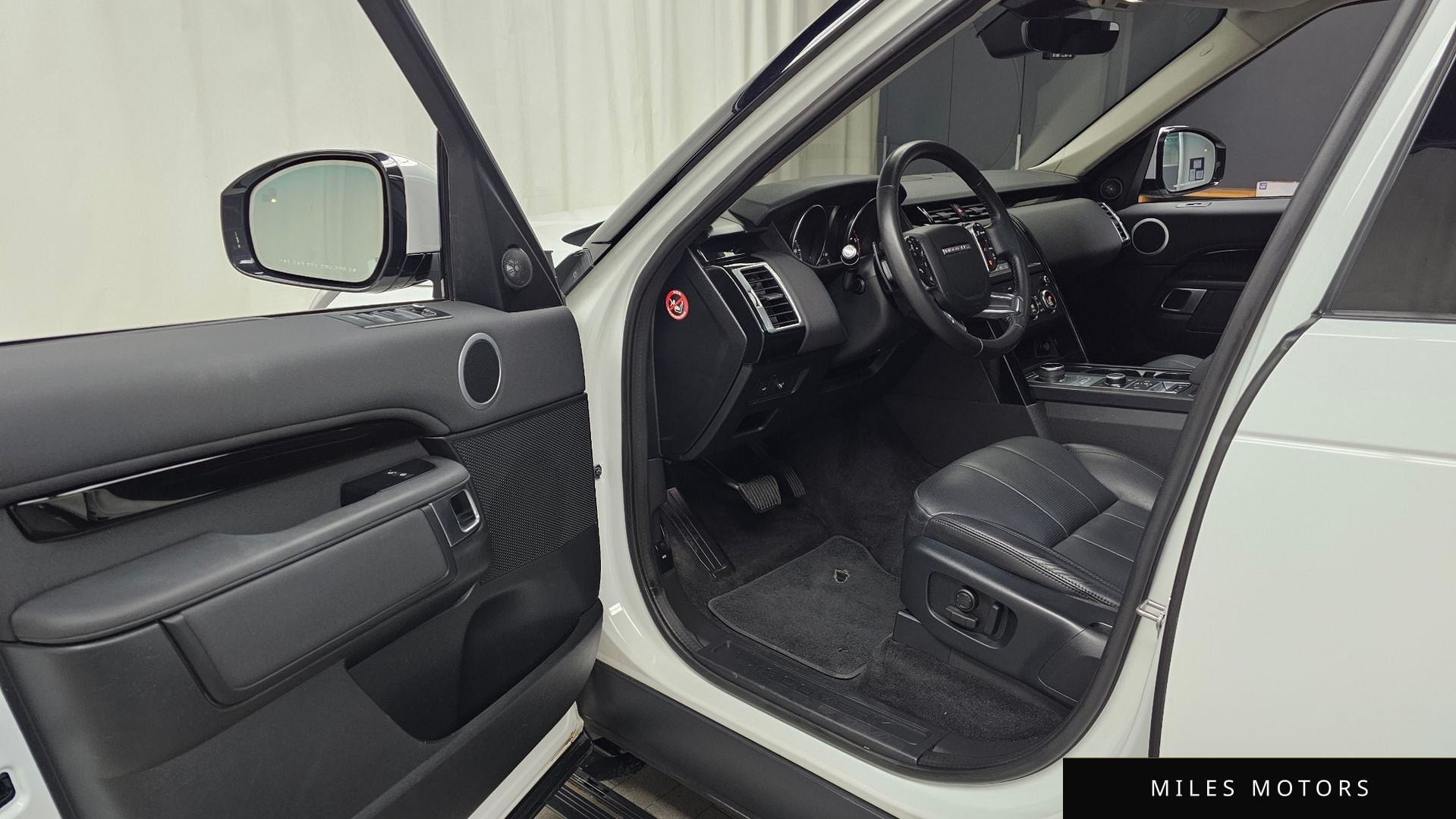Land Rover Discovery 2020 — миниатюра 10