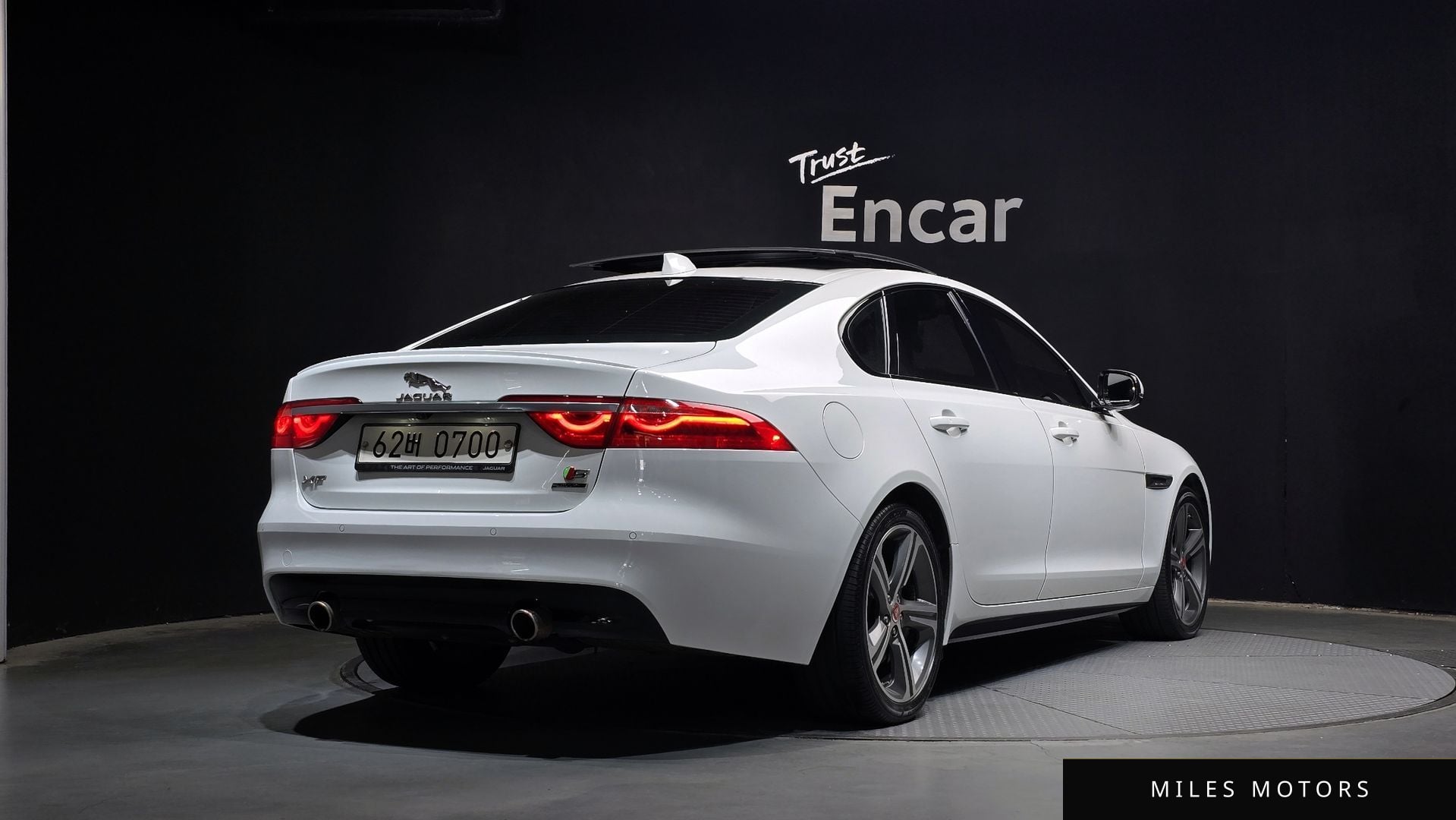 Jaguar XF (X260) 2017 — миниатюра 2