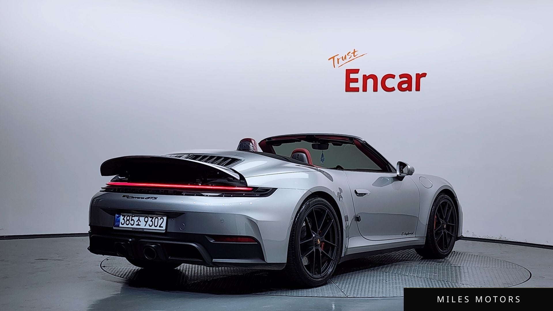 Porsche 911 (992) 2025 — миниатюра 2