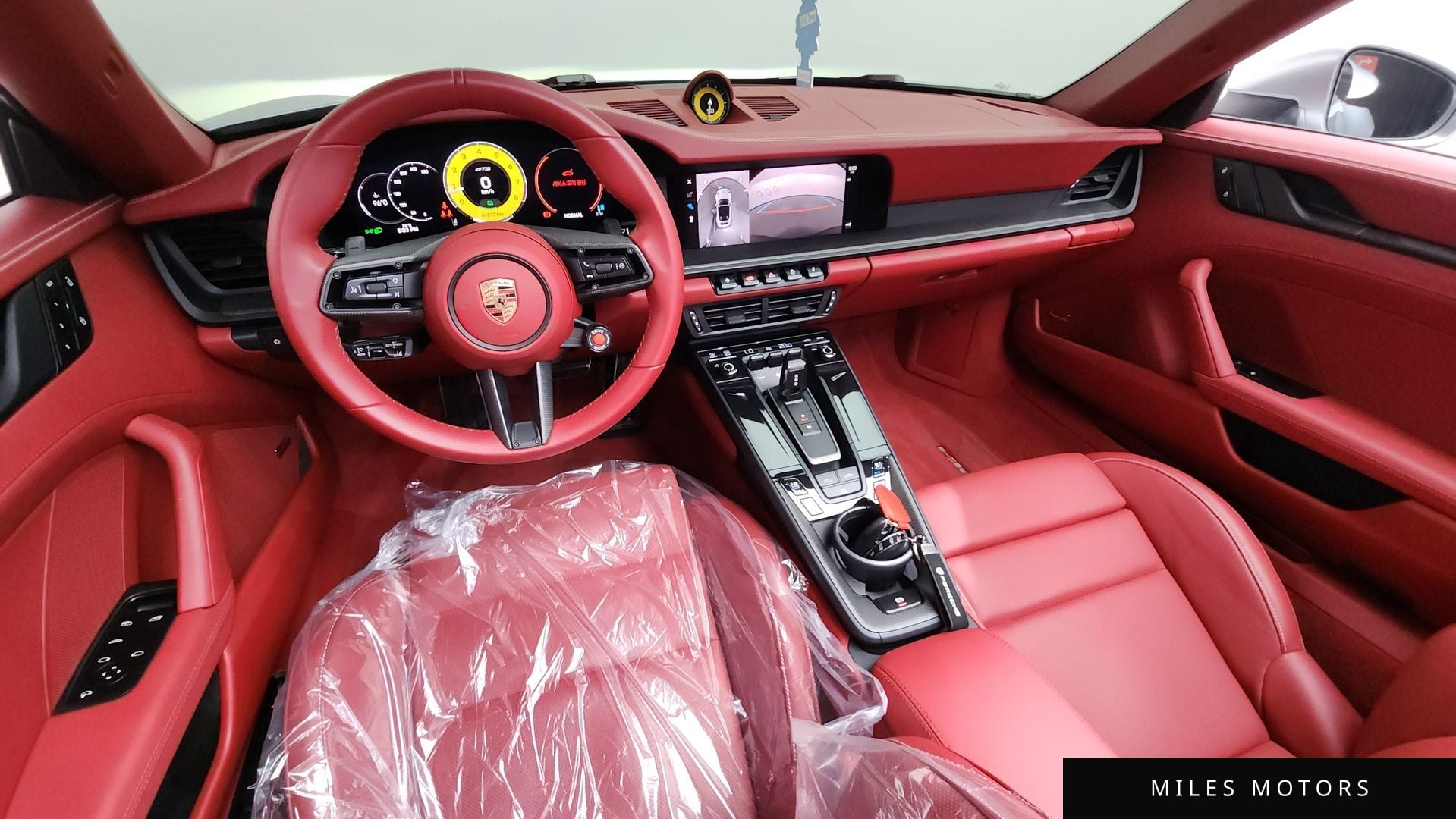 Porsche 911 (992) 2025 — миниатюра 10