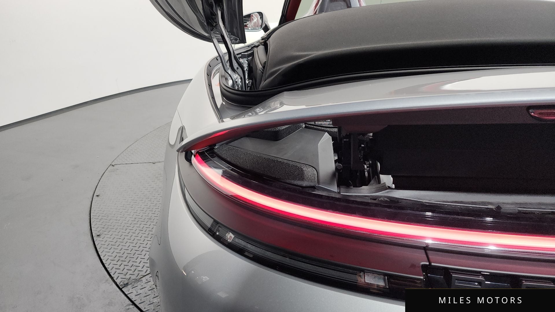 Porsche 911 (992) 2025 — миниатюра 9