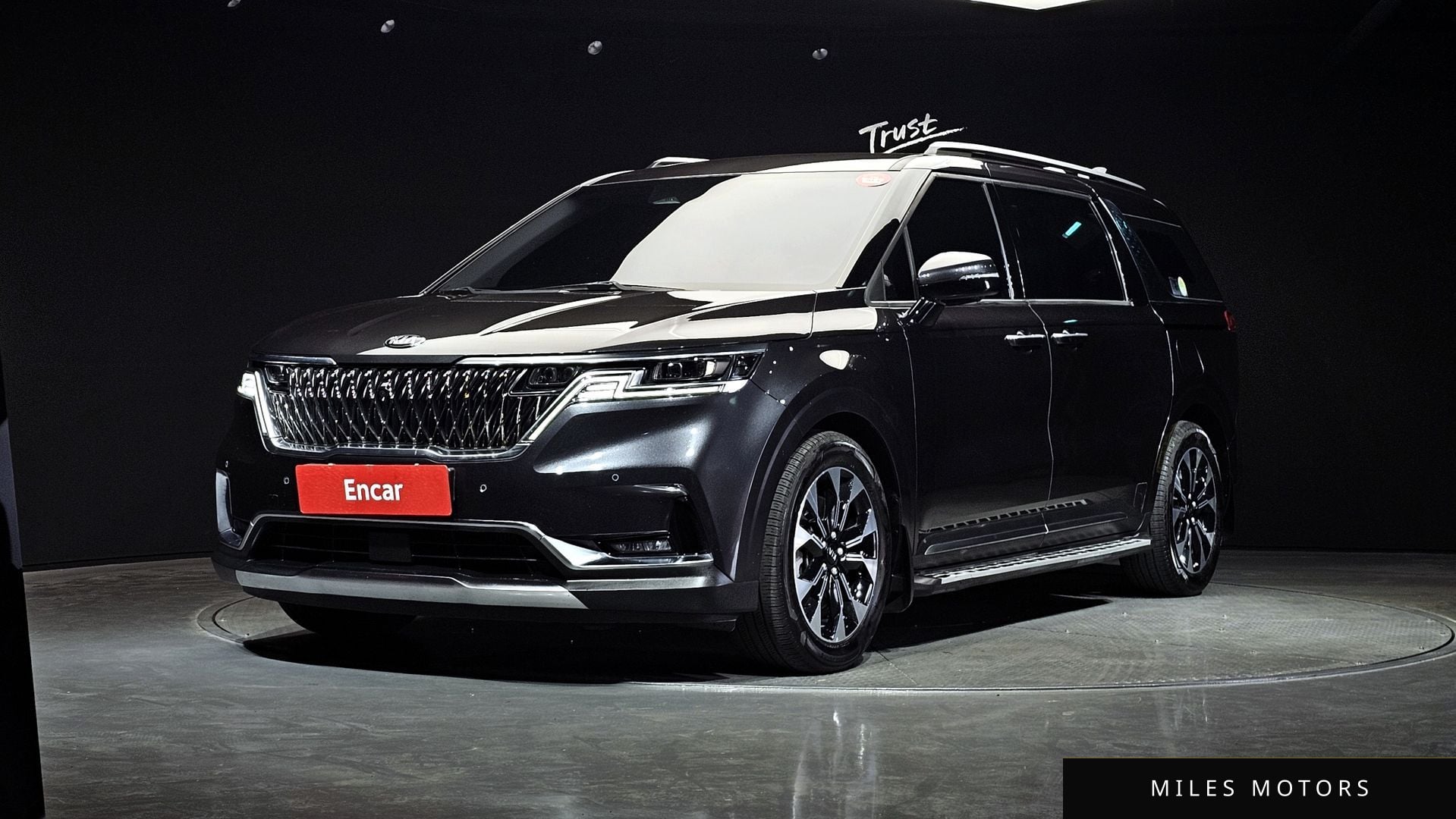 Kia Carnival 2021 — фото 1 из 12