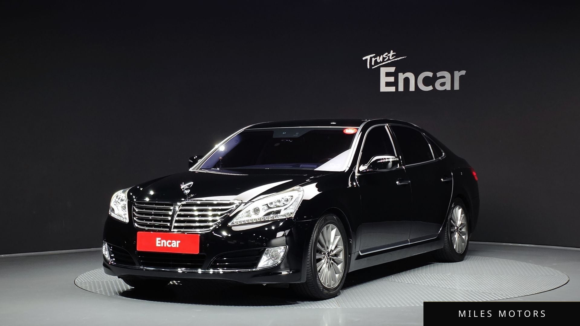Hyundai Equus 2013 — фото 1 из 12