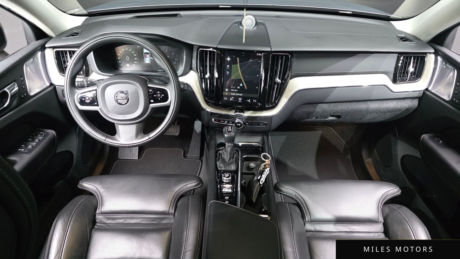 Volvo XC60 2019 — миниатюра 10